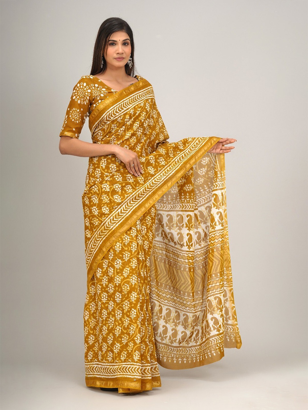

GK FASHION Floral Zari Pure Cotton Block Print Saree, Yellow