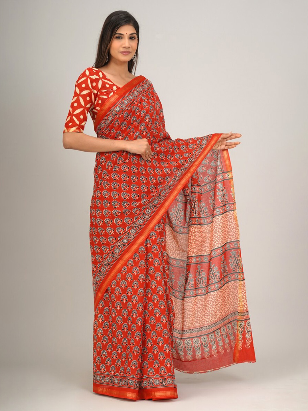 

GK FASHION Floral Printed Pure Cotton Block Print Saree, Red