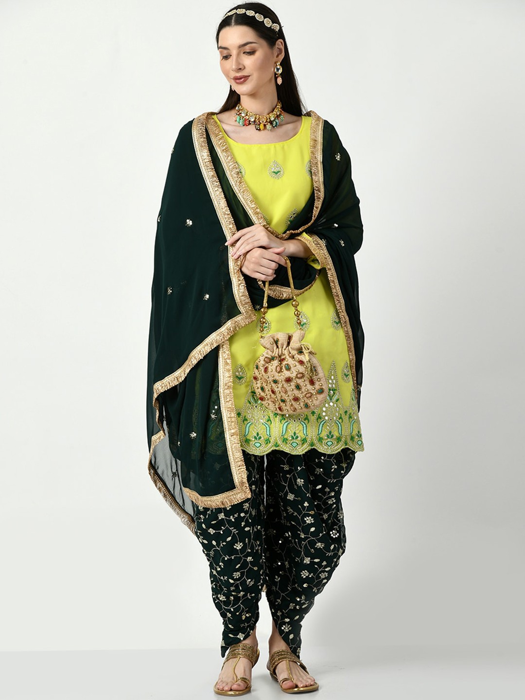 

Angroop Floral Embroidered Regular Sequinned Straight Kurta with Patiala & Dupatta, Yellow