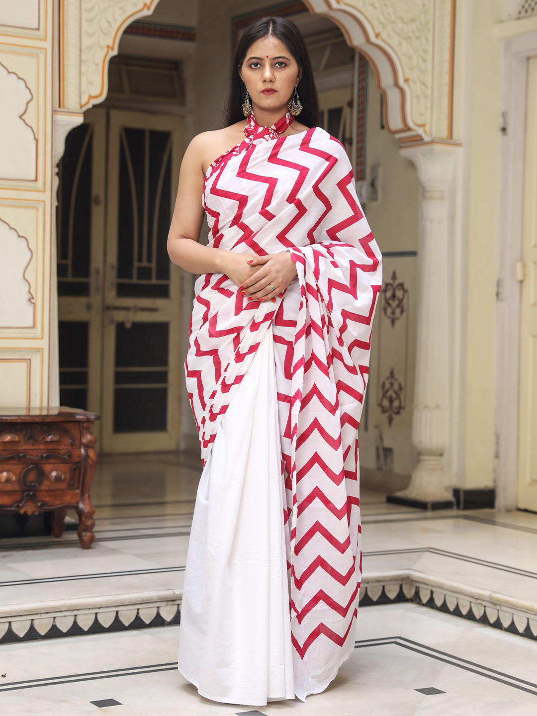 

TROPWEAR Geometric Printed Cotton Mulmul Saree, Red