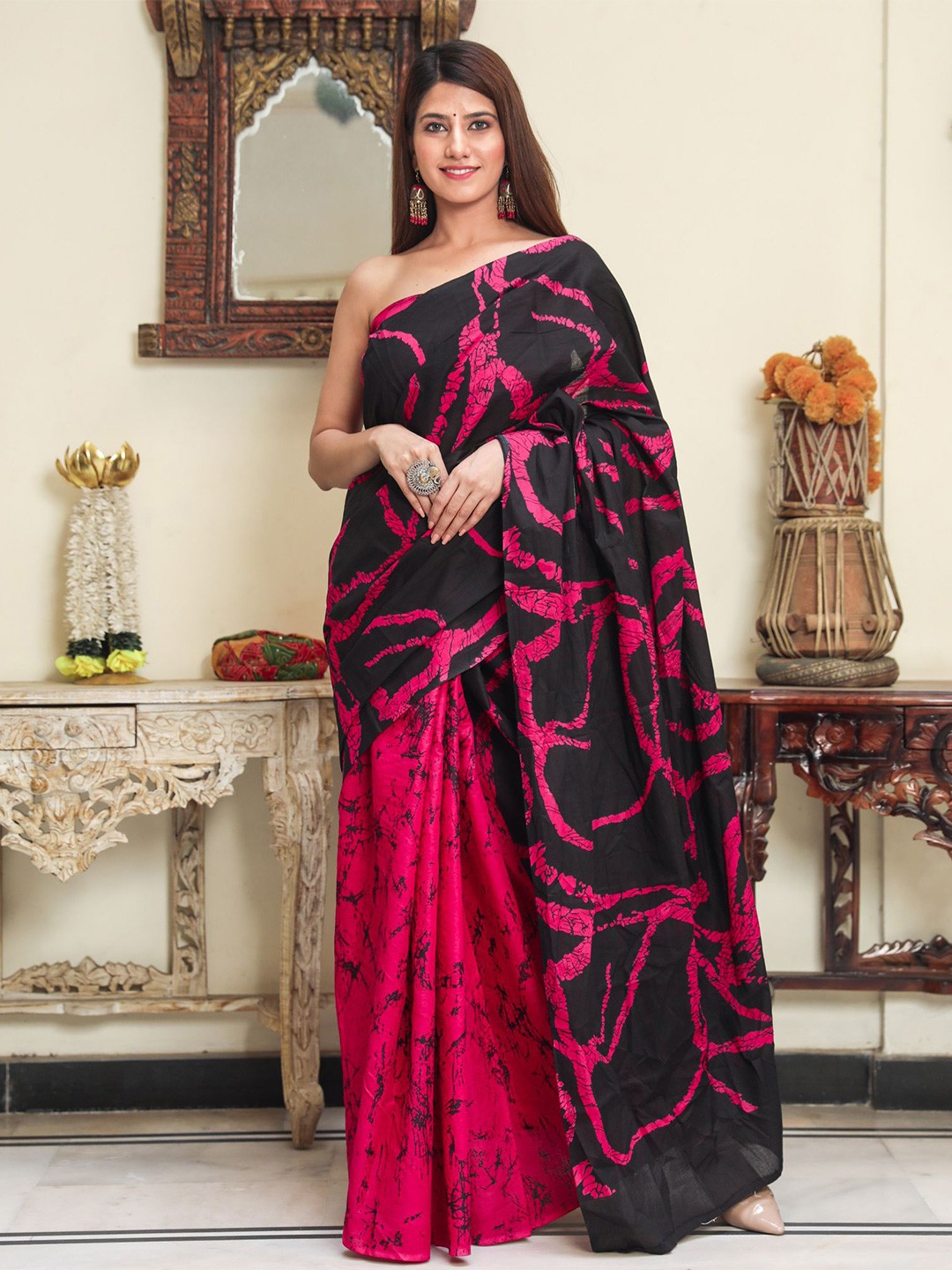 

TROPWEAR Pure Cotton Block Print Saree, Red