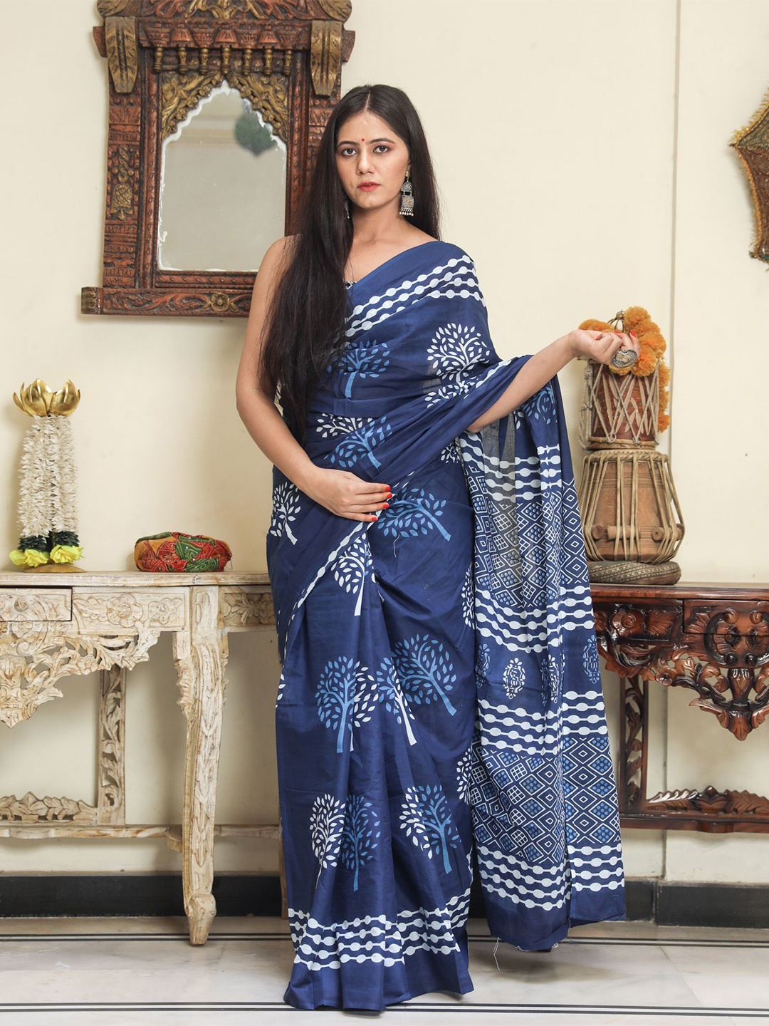 

TROPWEAR Ethnic Motifs Printed Cotton Mulmul Block Print Saree, Blue