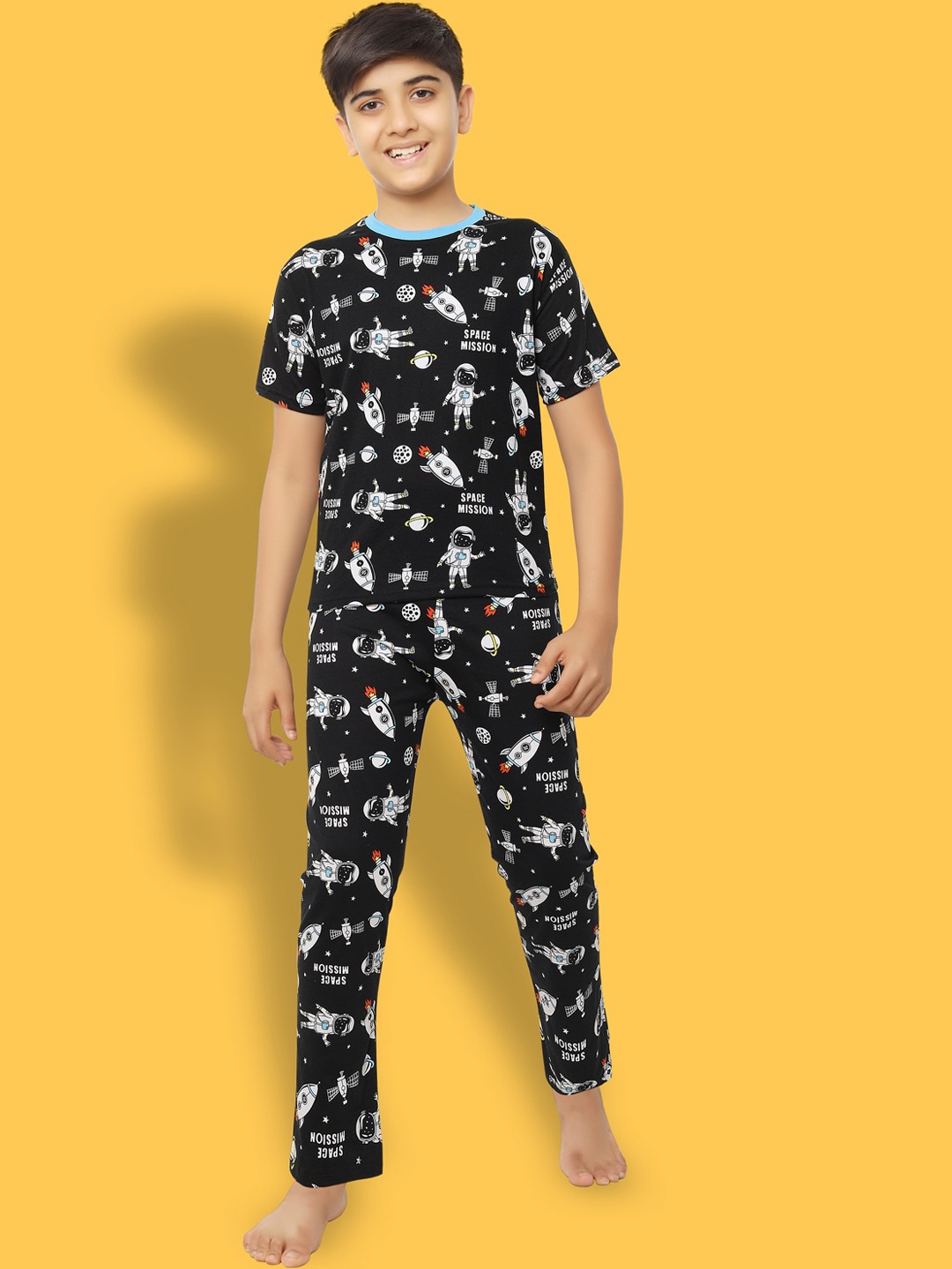 

Ninos Dreams Boys Conversational Printed Pure Cotton Night suit, Black