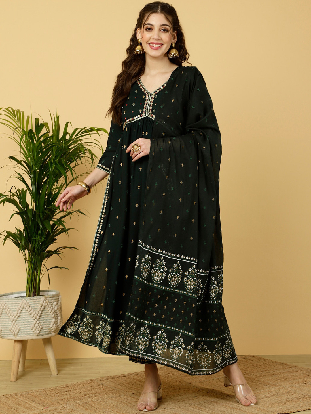

SAABHI Floral Printed Thread Work Kurta with Trousers & With Dupatta, Black