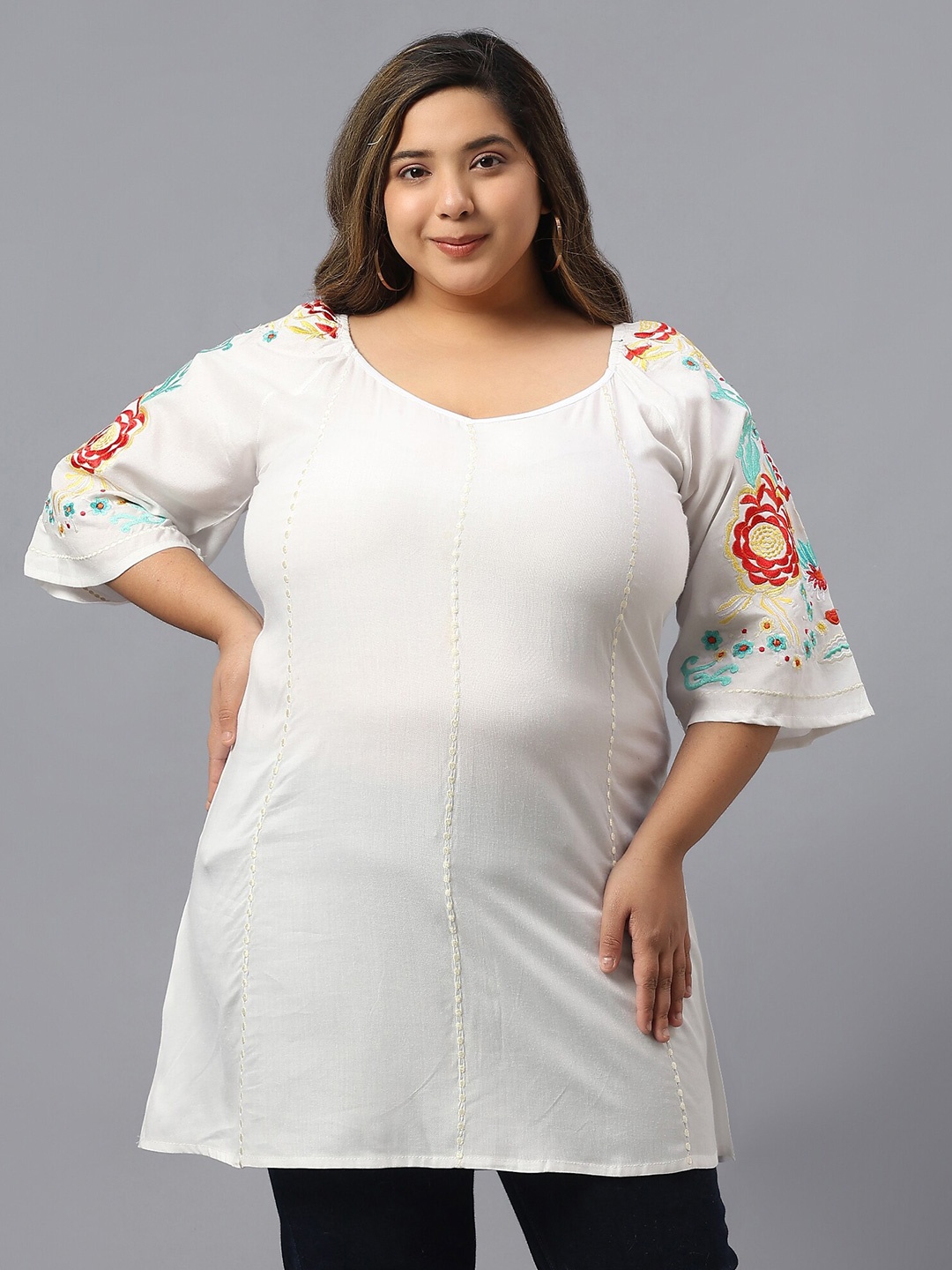 

SAAKAA Plus Size Floral Embroidered V-Neck Longline Cotton Top, White