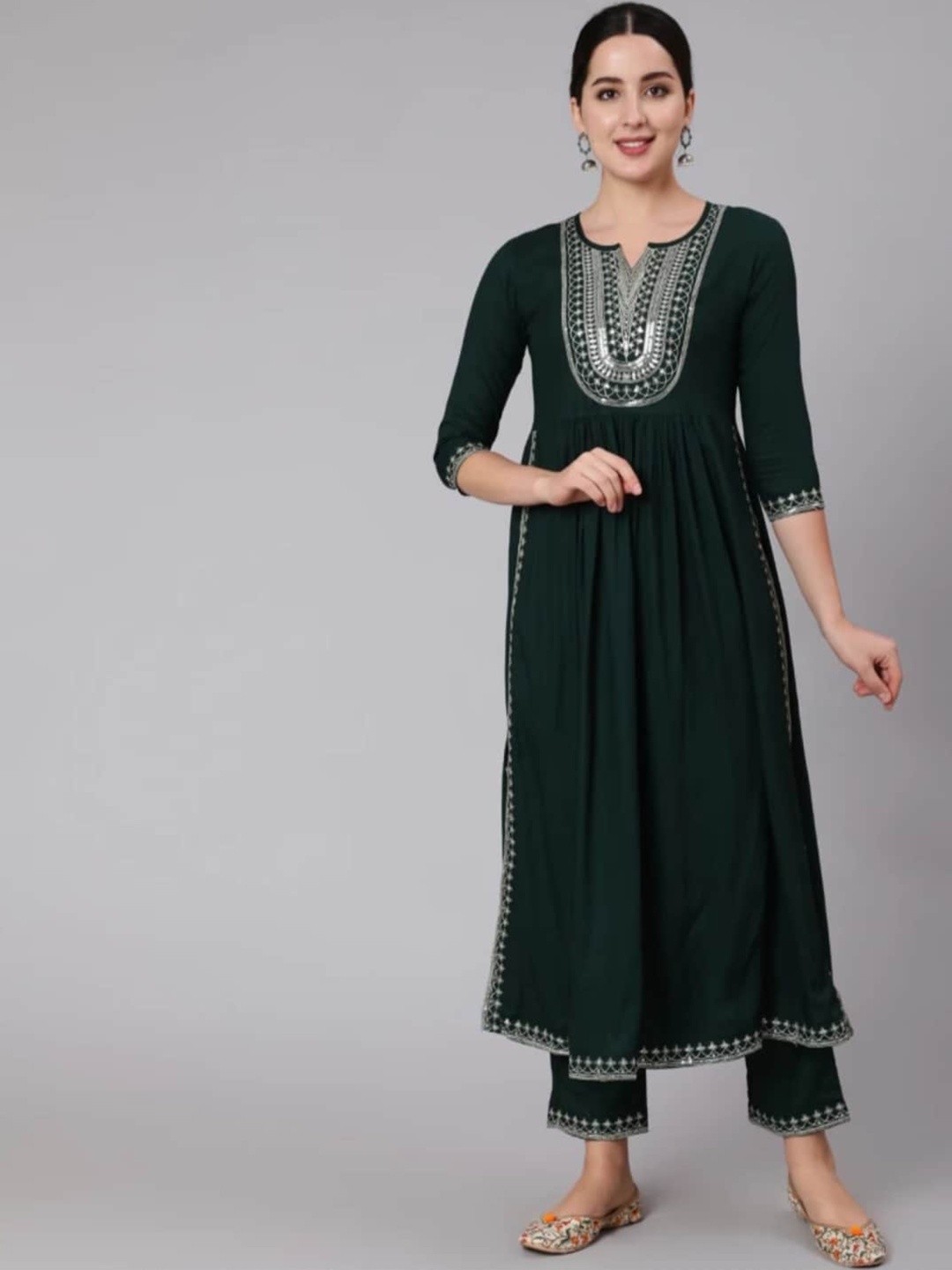 

ANJAYA Floral Embroidered Regular Thread Work Notched Neck Straight Kurta with Trousers, Black