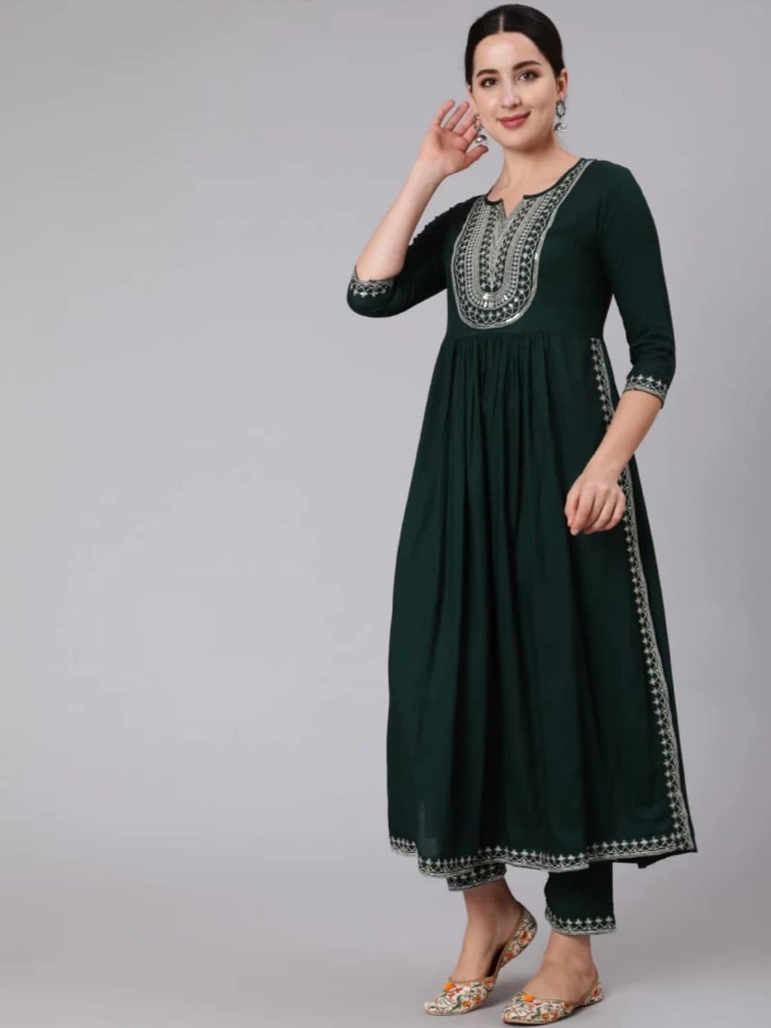 

ANJAYA Ethnic Motifs Embroidered Regular Notched Neck Straight Kurta with Trousers, Green