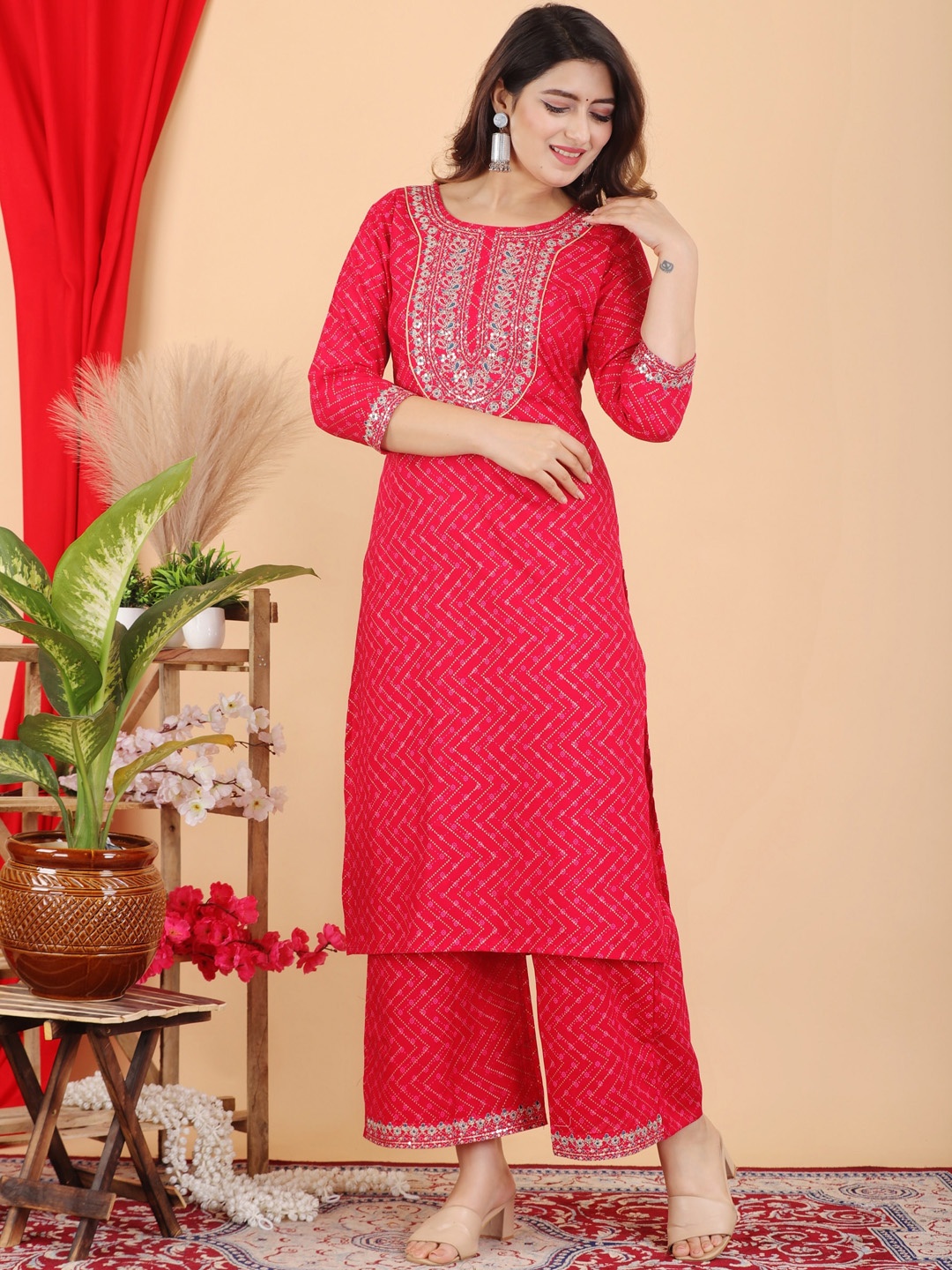 

ANJAYA Floral Embroidered Regular Thread Work Straight Kurta with Palazzos, Pink