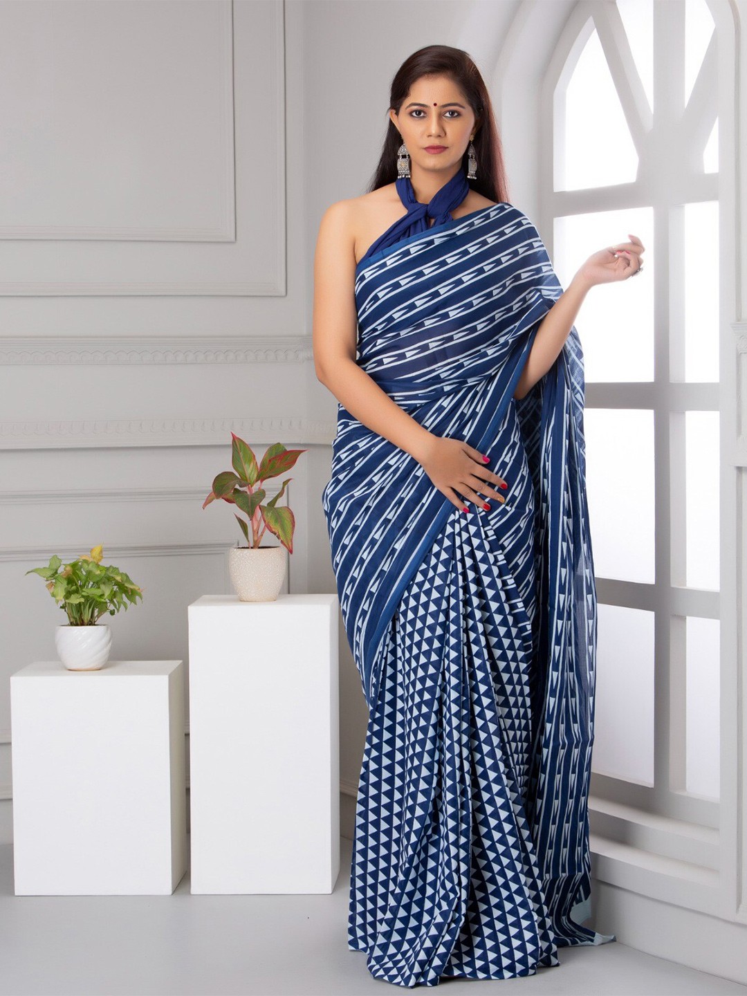 

TROPWEAR Geometric Pure Cotton Jaipuri Mulmul Half & Half Block Print Saree, Blue