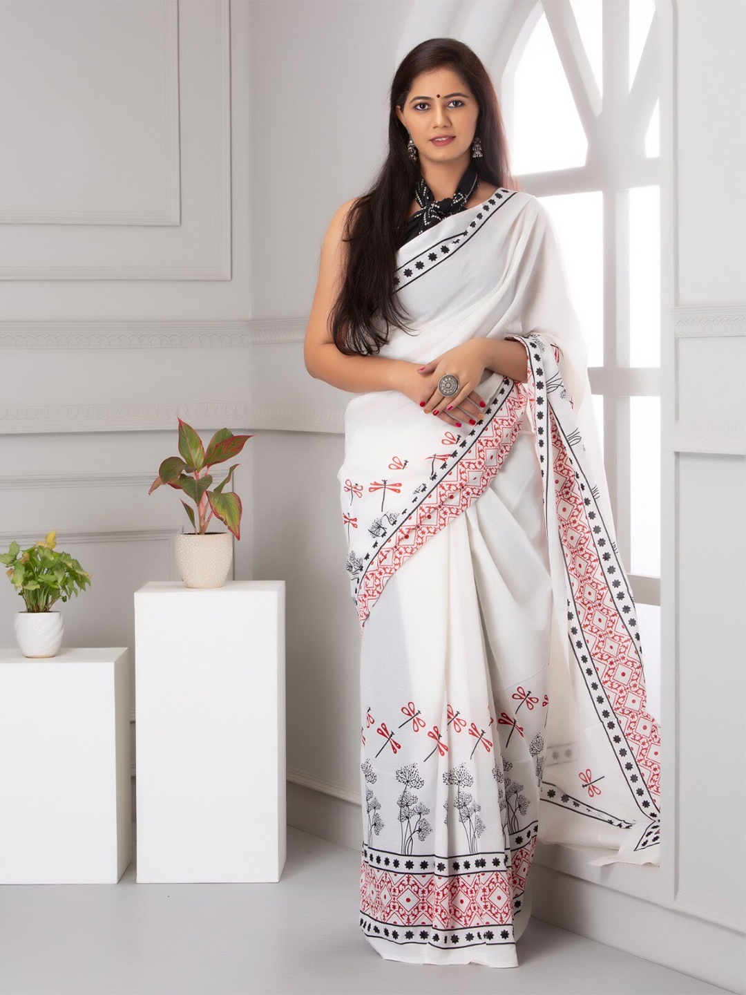 

TROPWEAR Ethnic Motifs Printed Pure Cotton Jaipuri Mulmul Block Print Saree, White