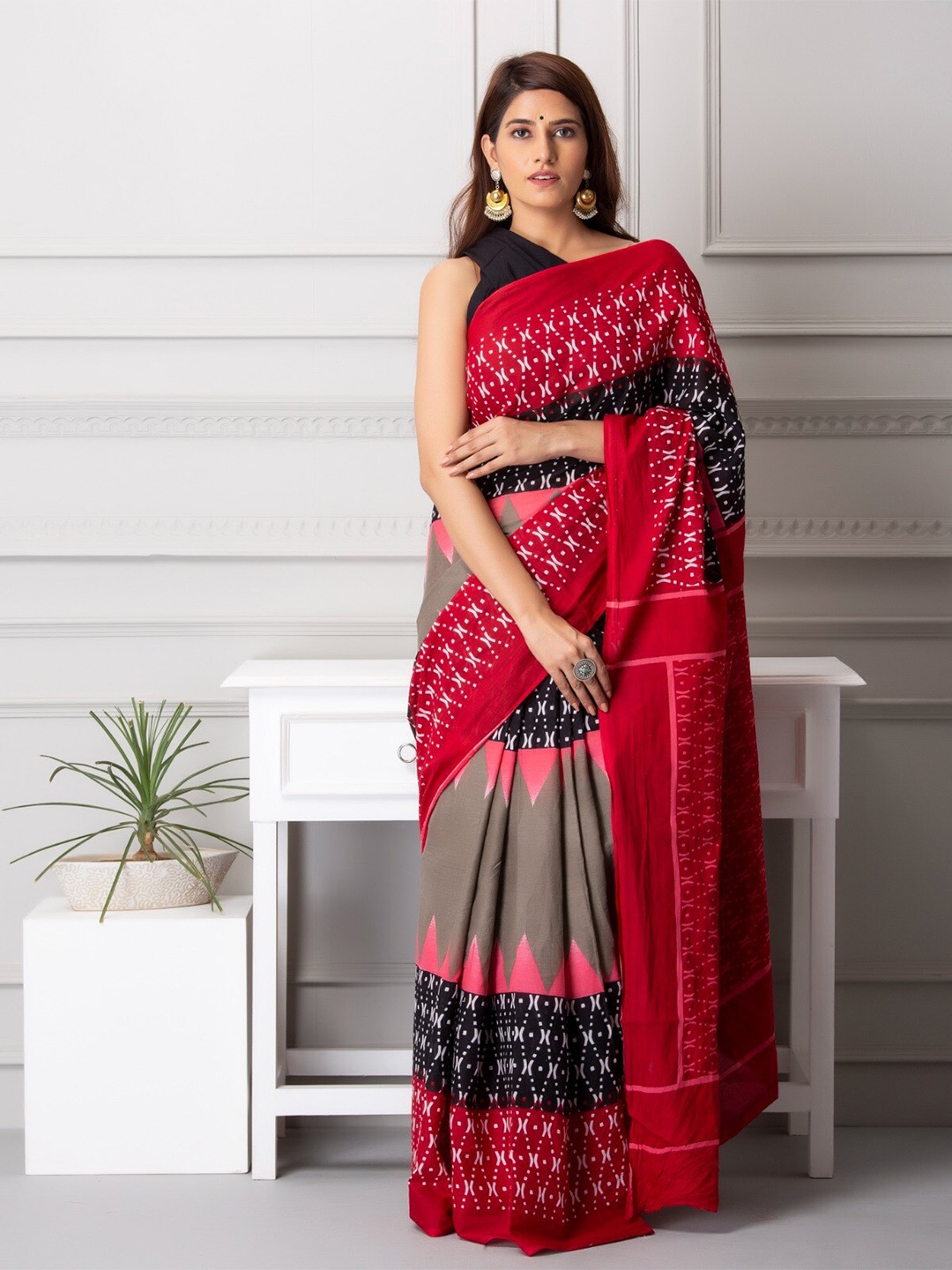 

TROPWEAR Pure Cotton Block Print Saree, Red