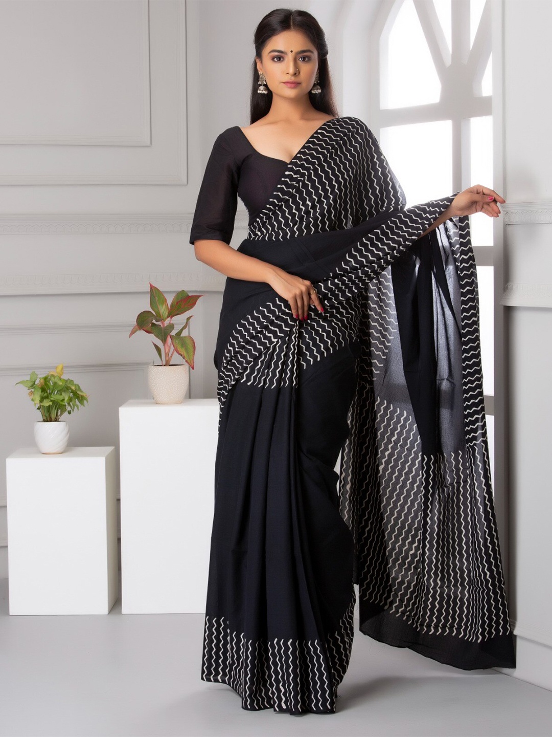 

clothonus Batik Printed Pure Cotton Block Print Saree, Black
