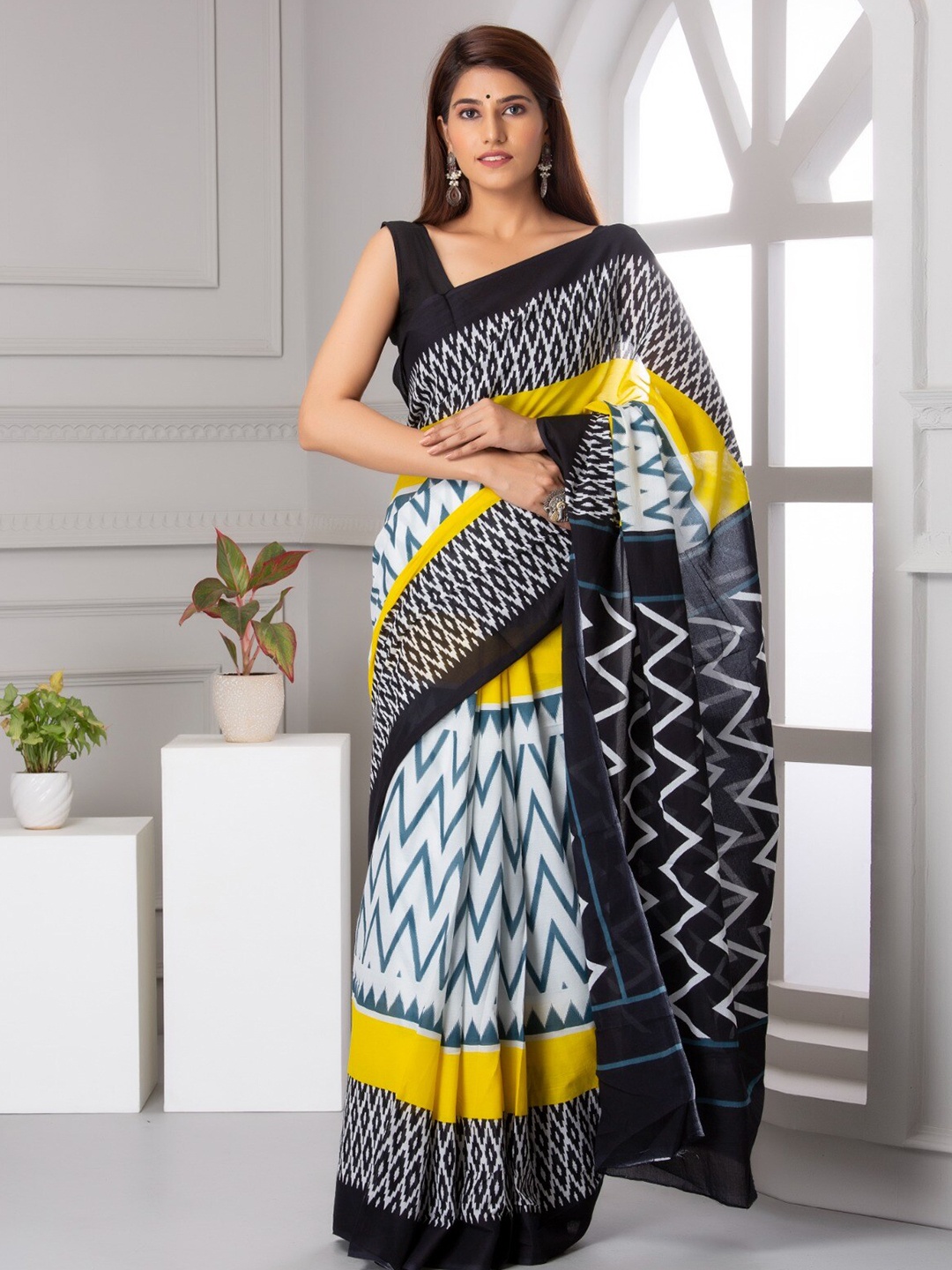 

clothonus Geometric Printed Pure Cotton Block Print Saree, Yellow