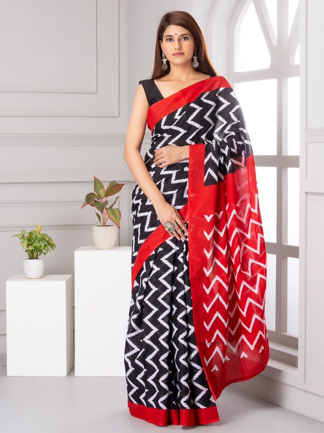 

clothonus Geometric Mulmul Cotton Block Print Saree, Black