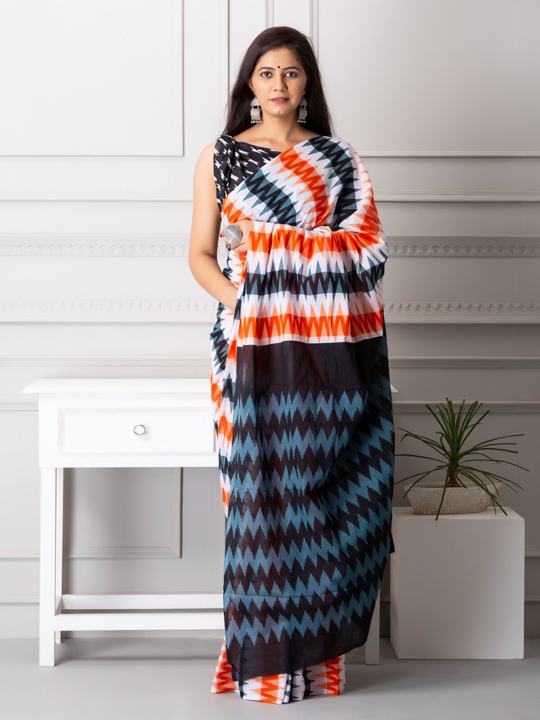 

clothonus Geometric Printed Pure Cotton Block Print Saree, Orange