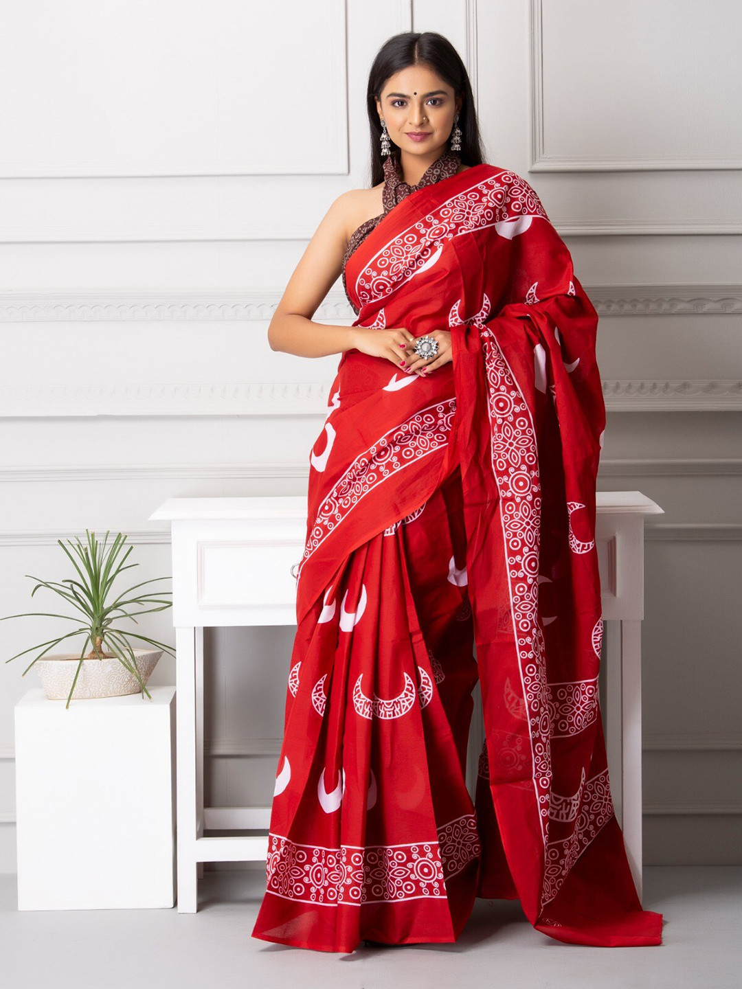 

clothonus Ethnic Motifs Printed Pure Cotton Block Print Saree, Red