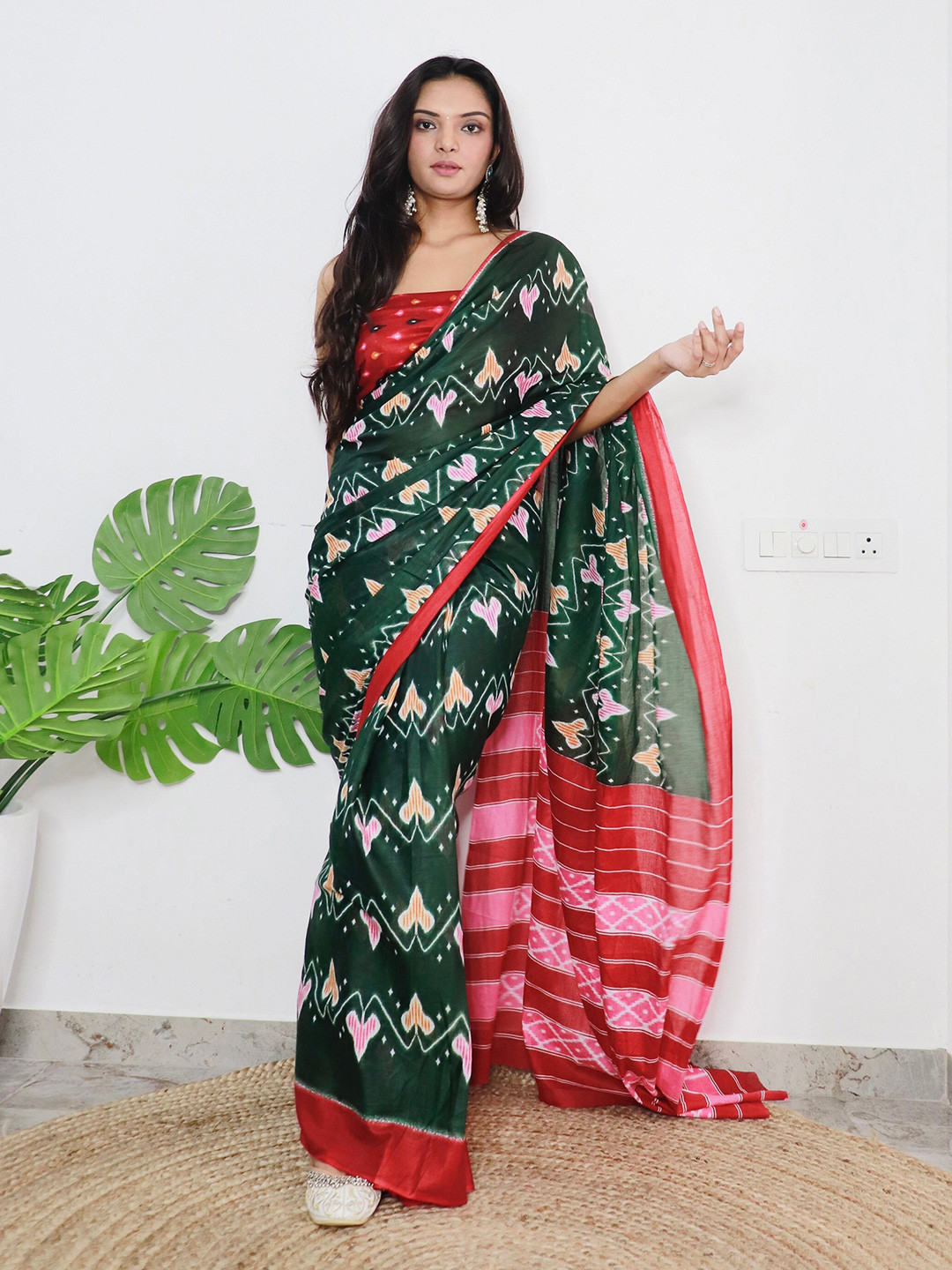 

VEDANT VASTRAM Ethnic Motifs Block Print Pure Cotton Saree, Green