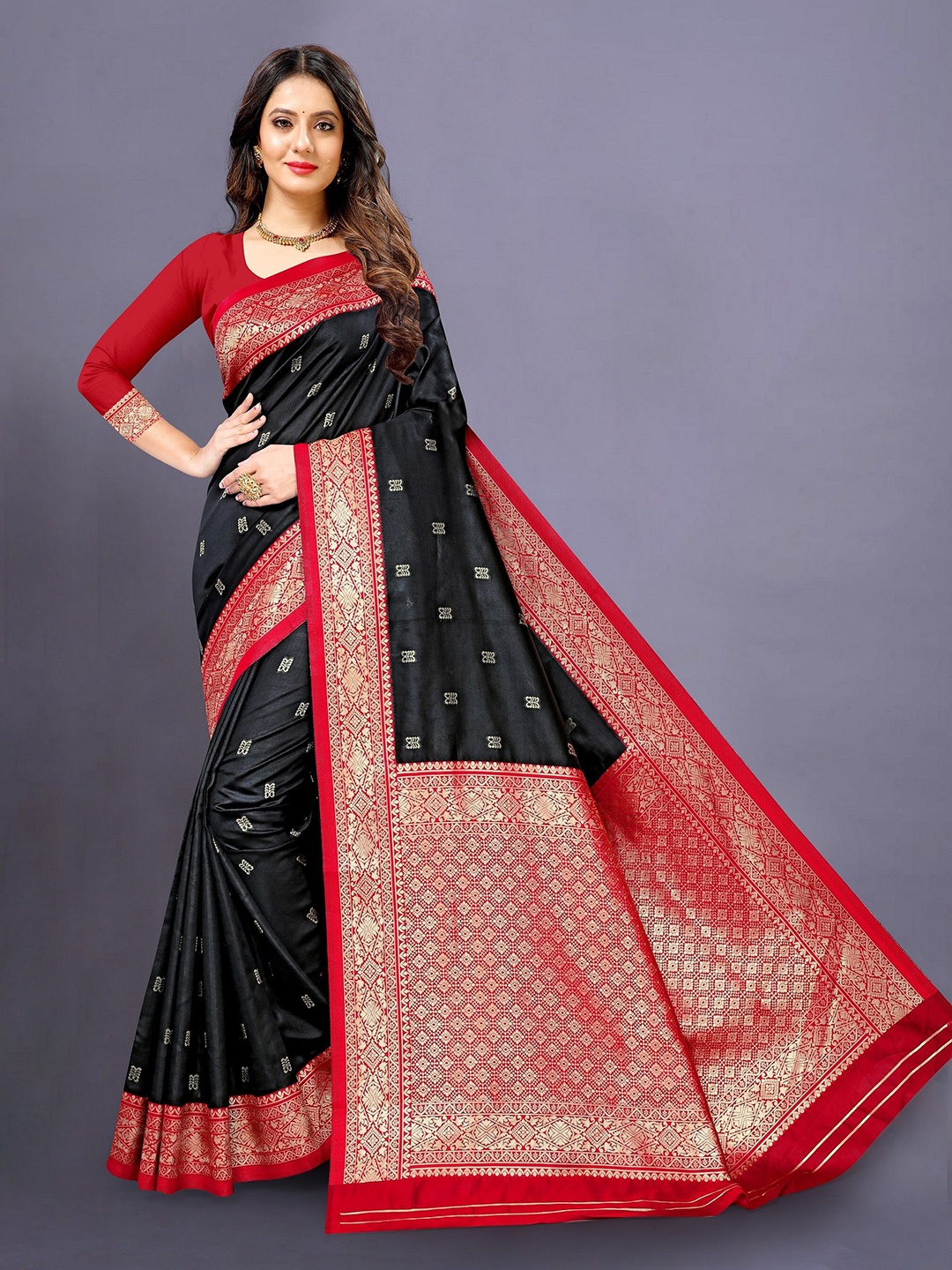 

VEDANT VASTRAM Floral Woven Design Zari Banarasi Saree, Black