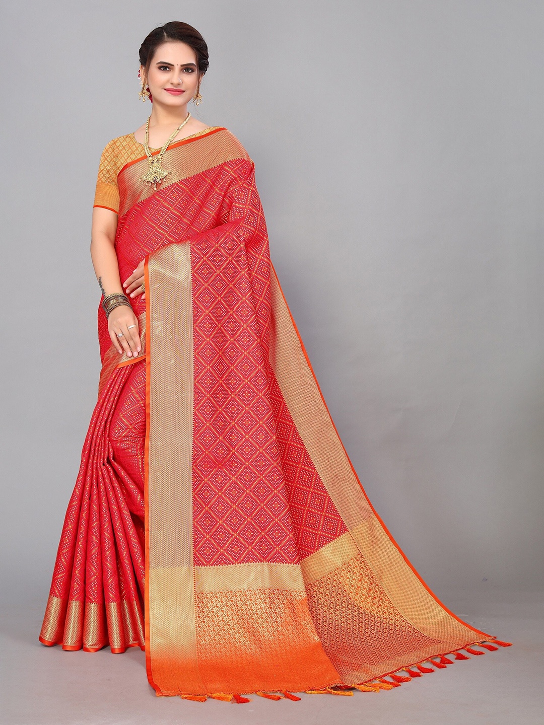 

VEDANT VASTRAM Floral Woven Design Zari Patola Saree, Red