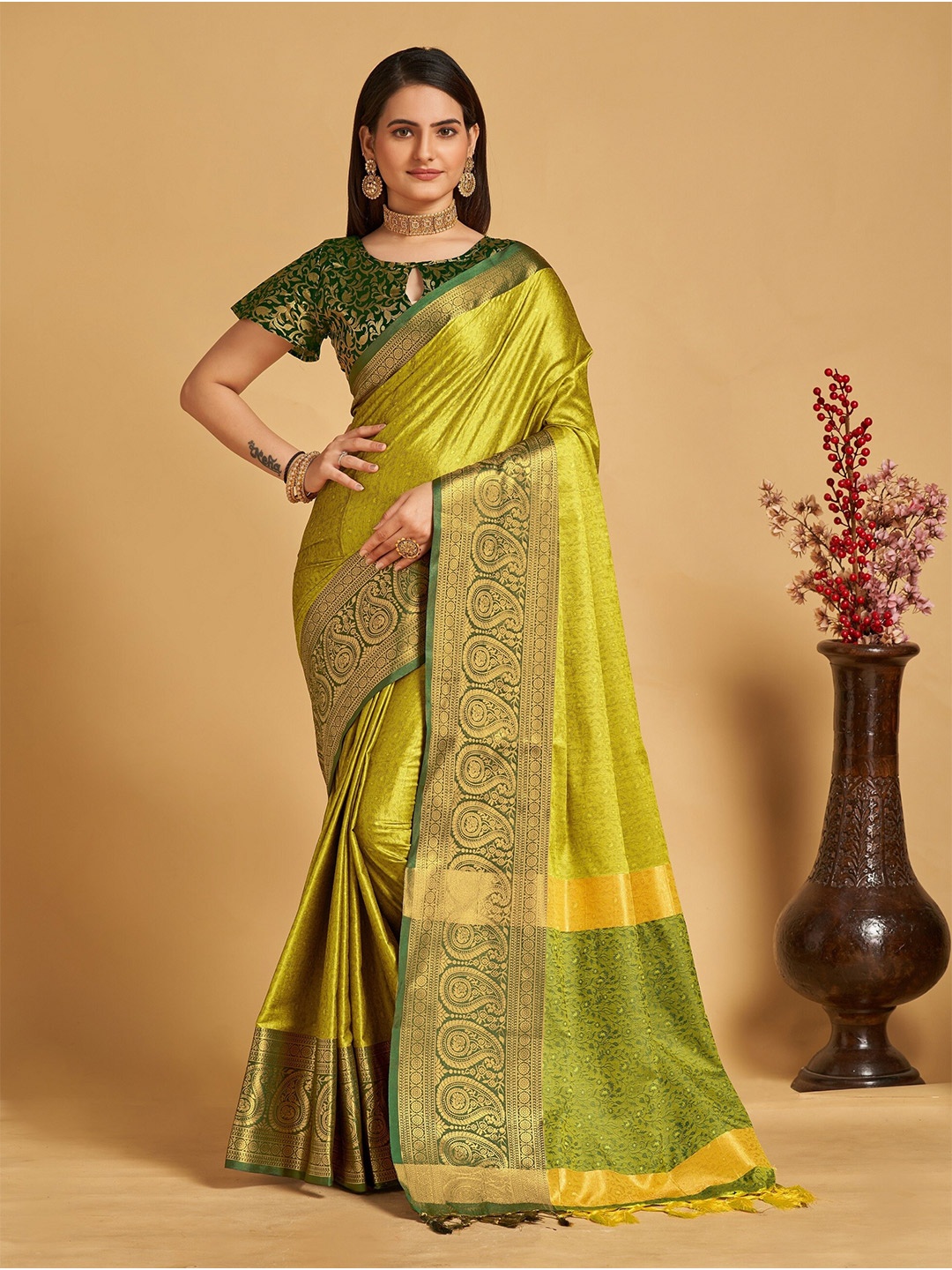 

VEDANT VASTRAM Ethnic Motifs Woven Design Zari Kanjeevaram Saree, Lime green