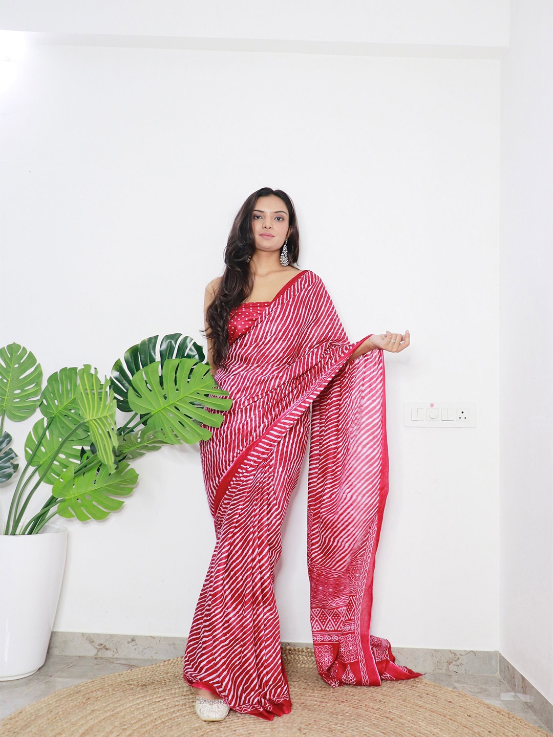 

VEDANT VASTRAM Leheriya Printed Pure Cotton Block Print Saree, Red