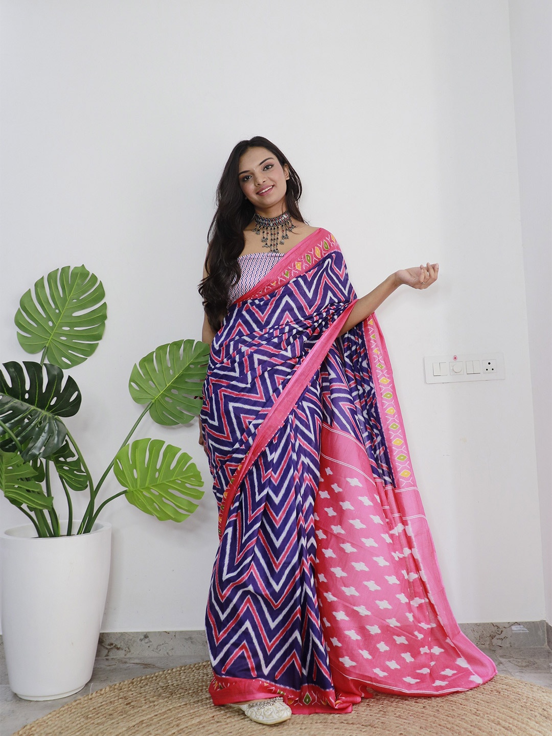 

VEDANT VASTRAM Geometric Printed Pure Cotton Block Print Saree, Blue
