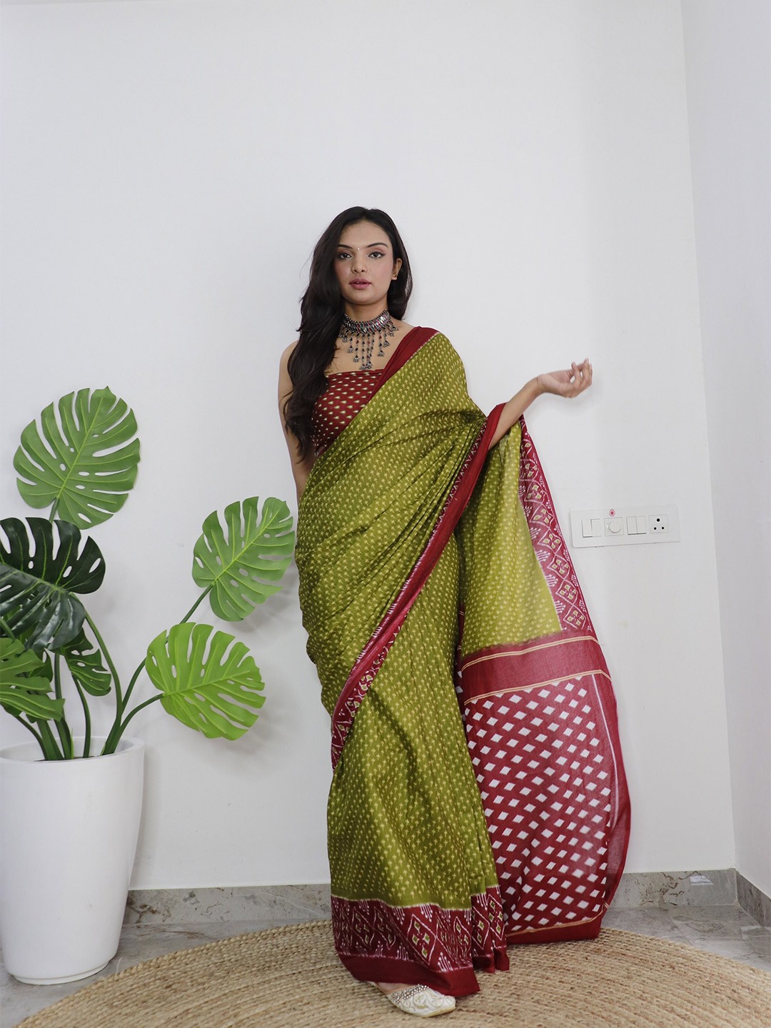 

VEDANT VASTRAM Pure Cotton Block Printed Saree, Olive