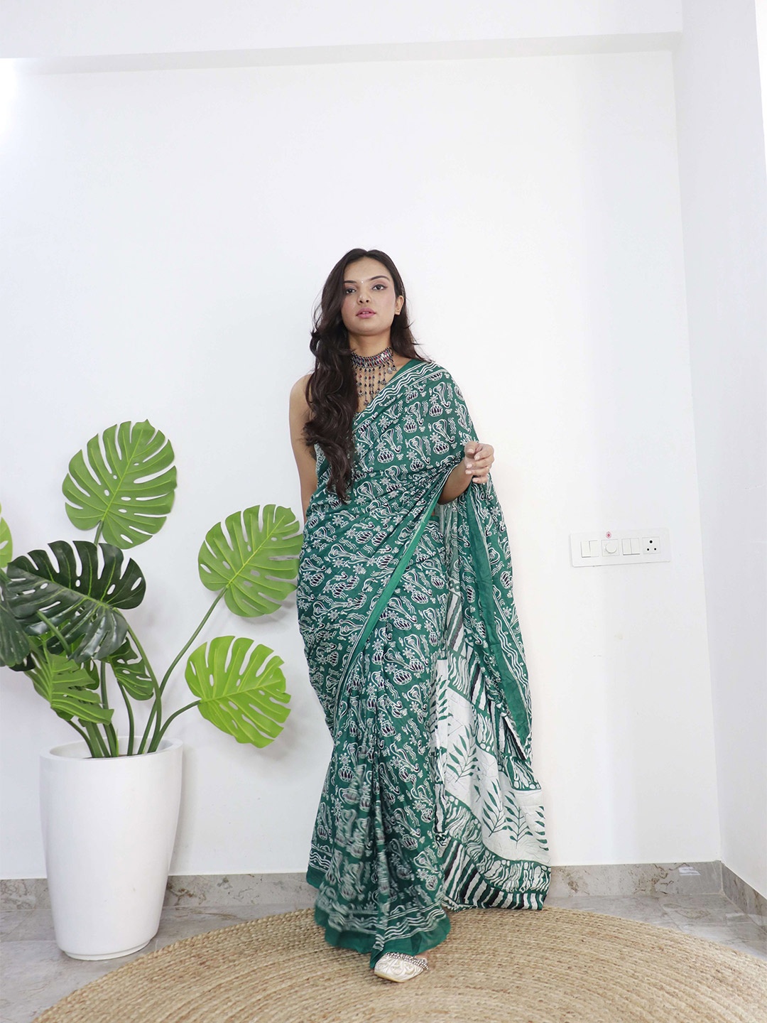 

VEDANT VASTRAM Ethnic Motifs Printed Pure Cotton Block Print Saree, Teal