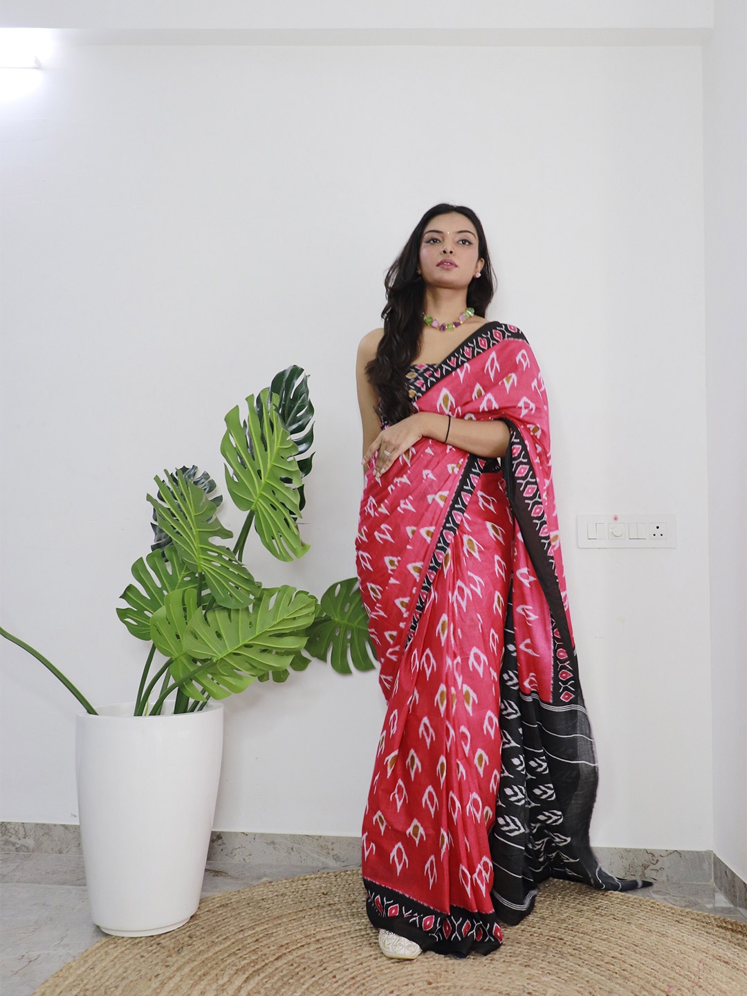 

VEDANT VASTRAM Ethnic Motifs Printed Pure Cotton Block Print Saree, Pink