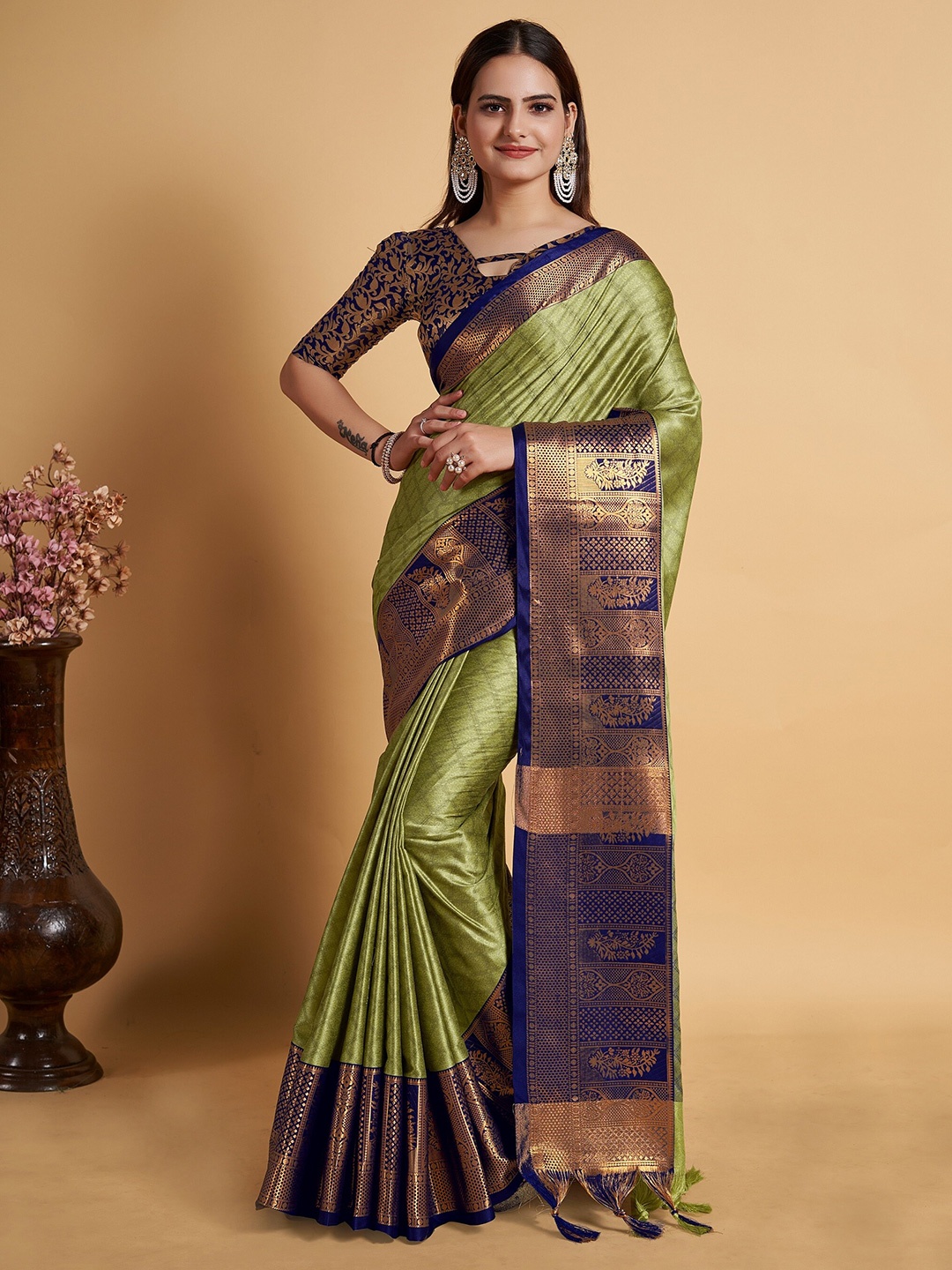 

VEDANT VASTRAM Woven Design Zari Banarasi Designer Saree, Olive