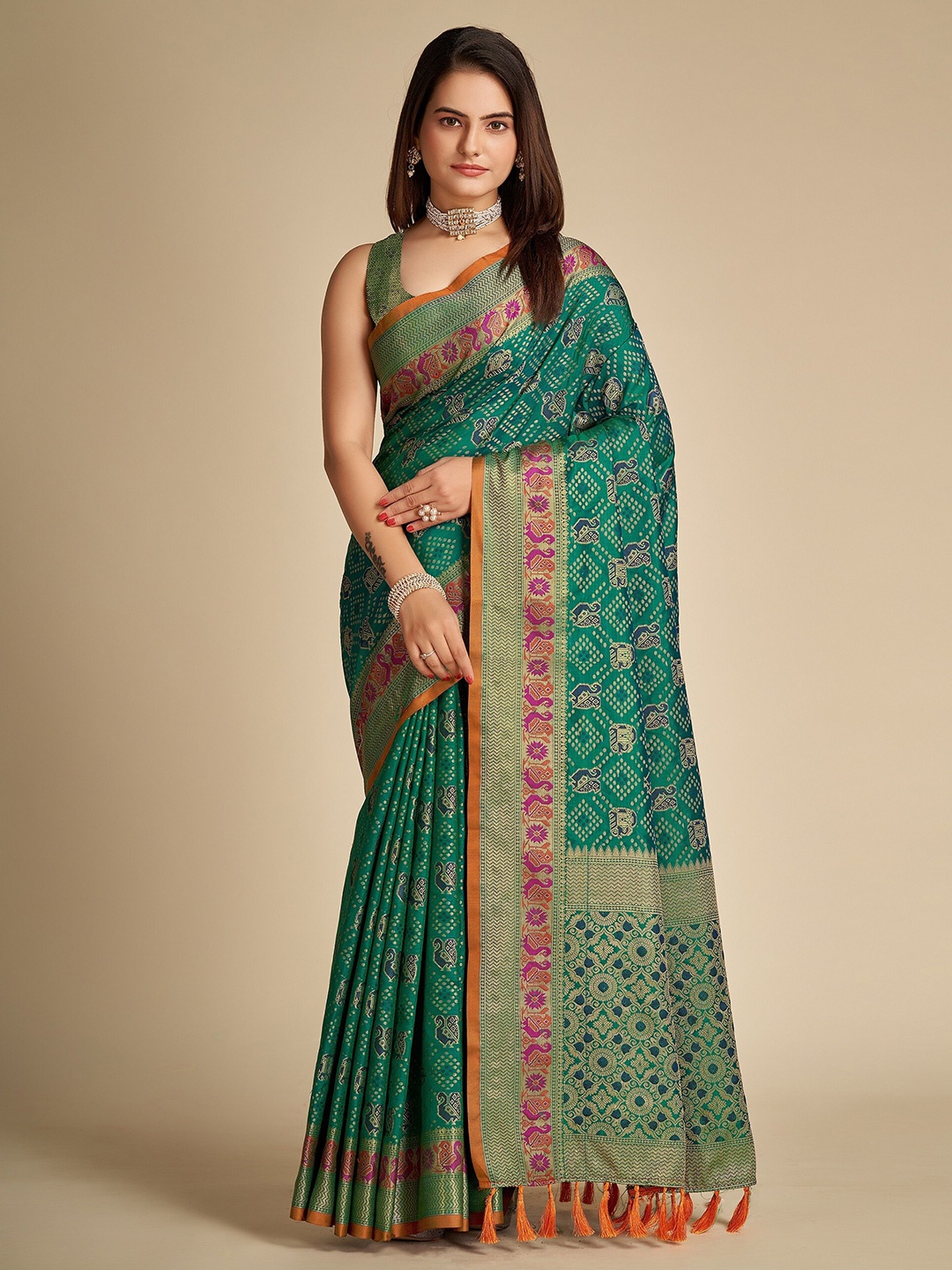 

VEDANT VASTRAM Woven Design Zari Silk Patola Saree, Green