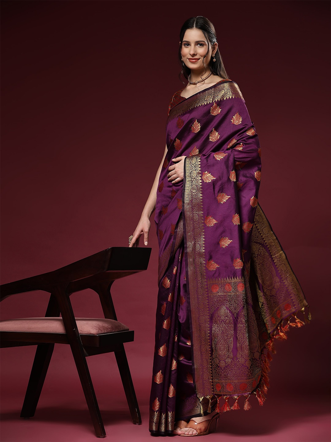 

VEDANT VASTRAM Woven Design Zari Banarasi Saree, Purple