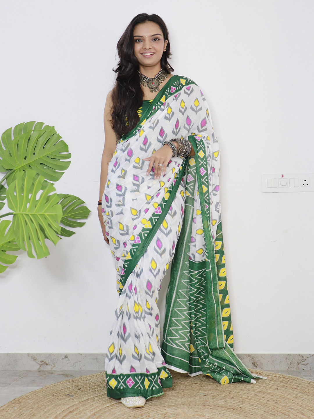 

VEDANT VASTRAM Ethnic Motifs Pure Cotton Block Print Saree, White