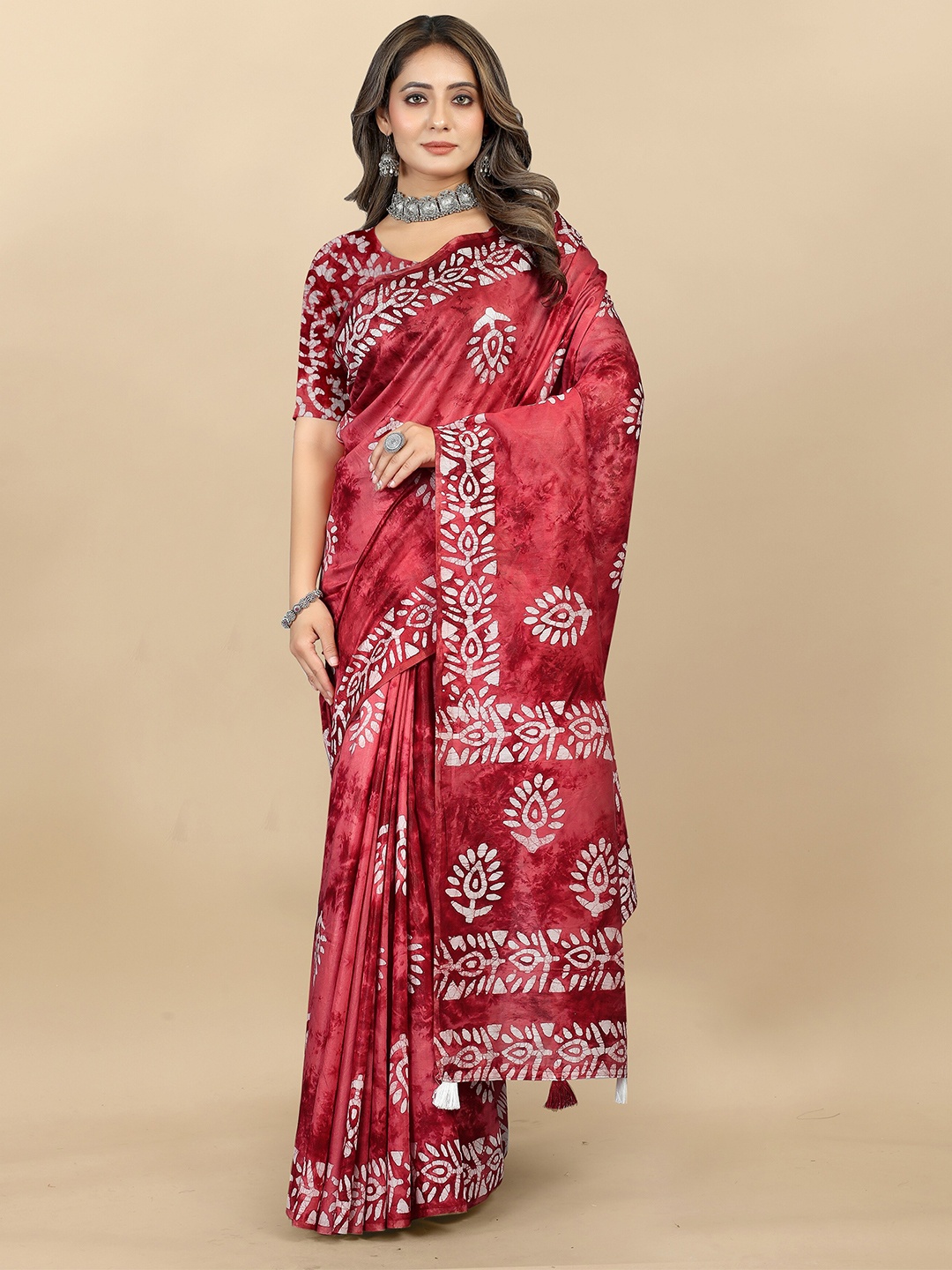 

VEDANT VASTRAM Batik Printed Satin Saree, Maroon