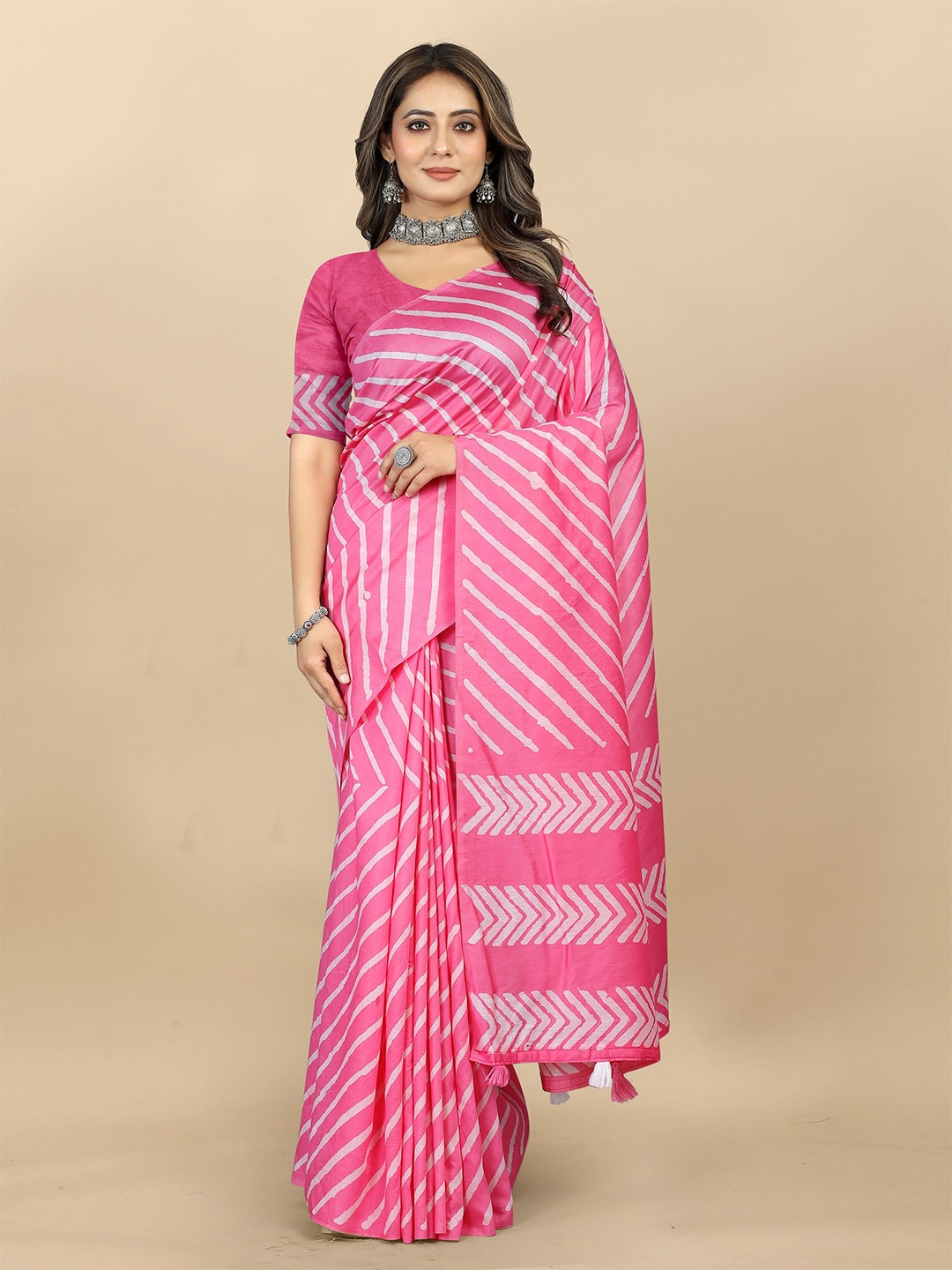 

VEDANT VASTRAM Striped Satin Saree, Pink