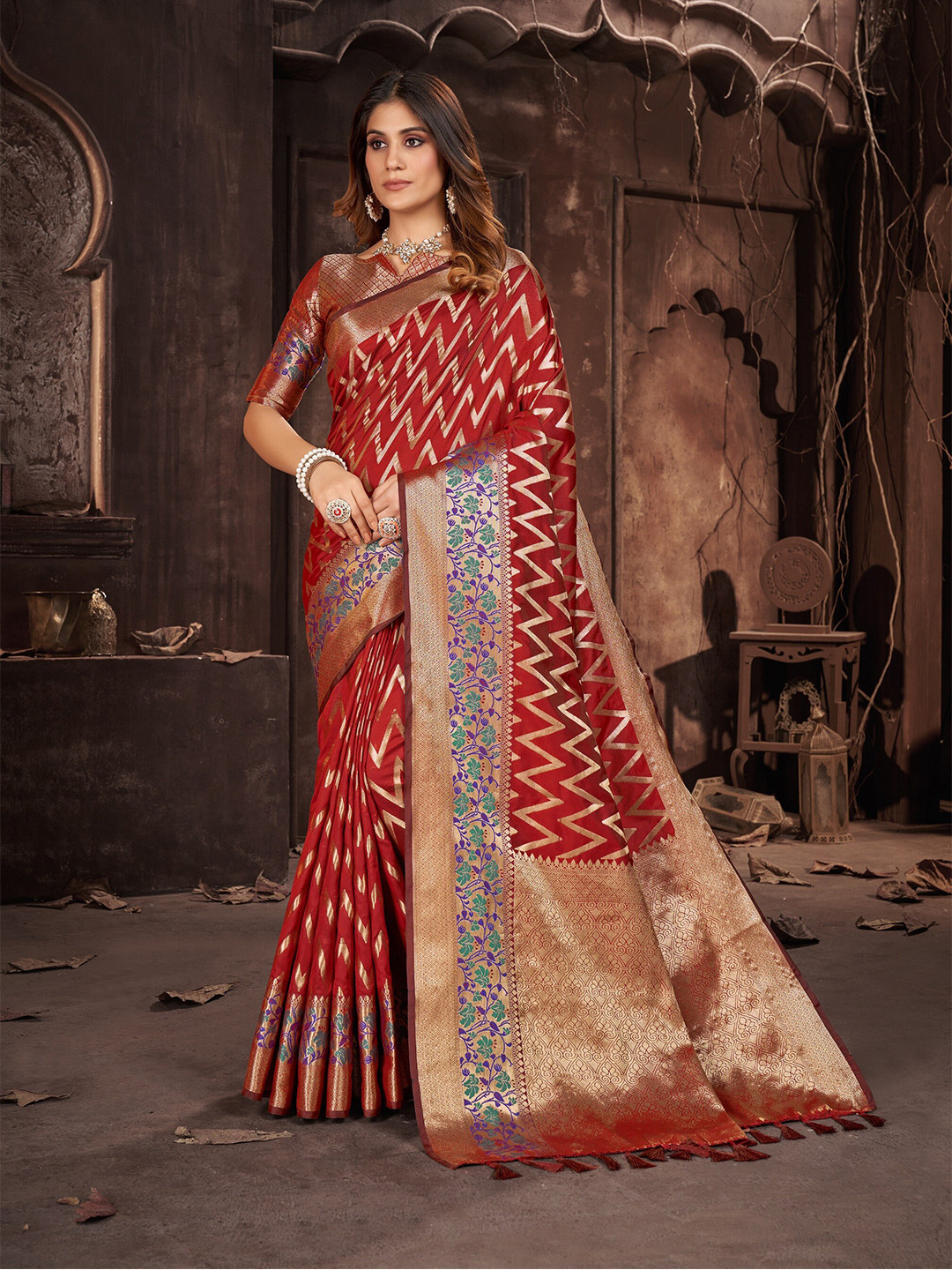 

VEDANT VASTRAM Woven Design Zari Banarasi Saree With Tassels, Red