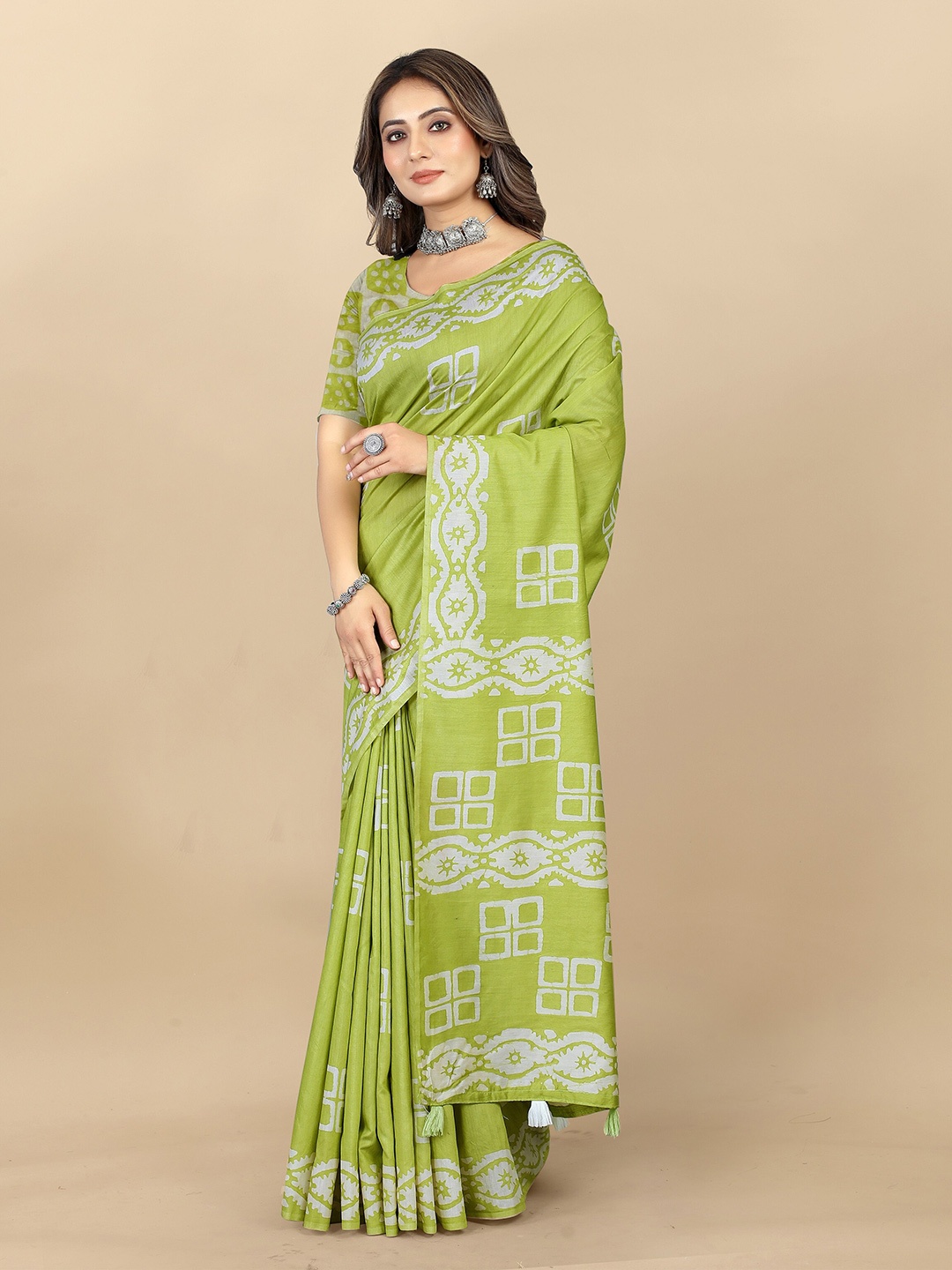 

VEDANT VASTRAM Batik Satin Saree, Lime green