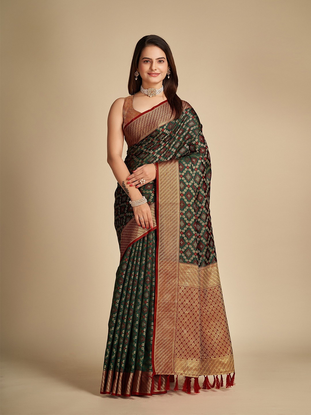 

VEDANT VASTRAM Woven Design Zari Silk Designer Patola Saree, Green