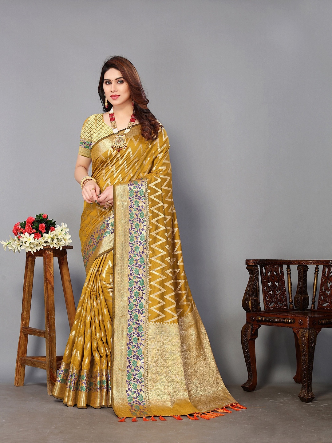 

VEDANT VASTRAM Chevron Woven Design Zari Banarasi Saree, Mustard