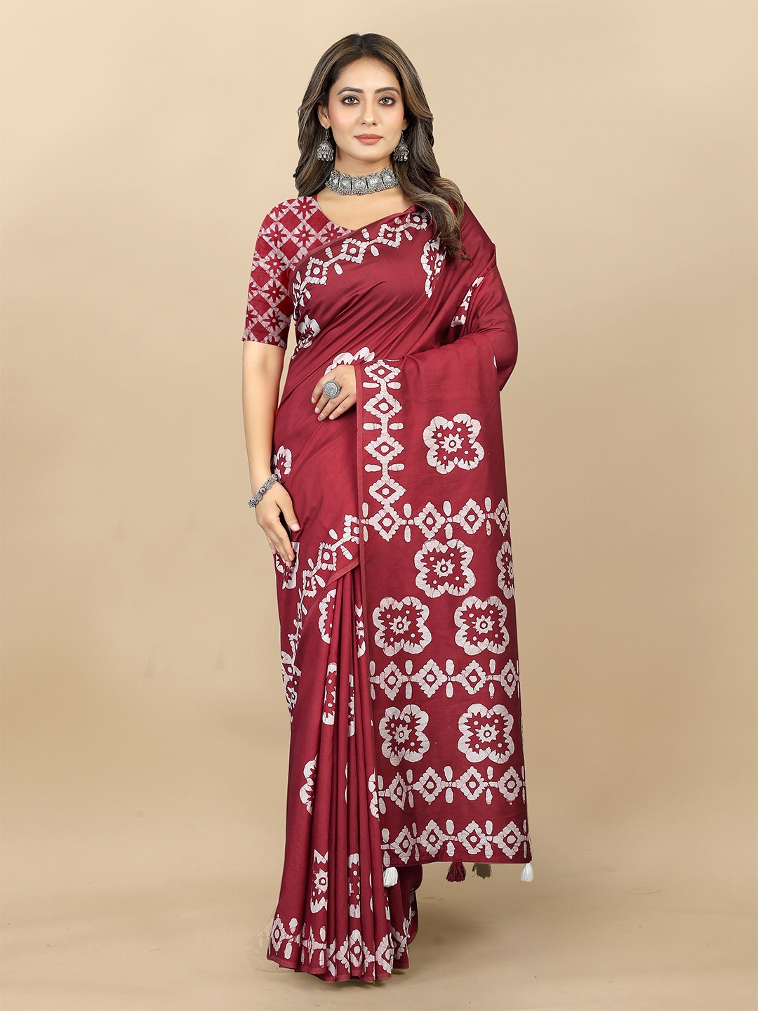 

VEDANT VASTRAM Batik Printed Satin Saree, Maroon