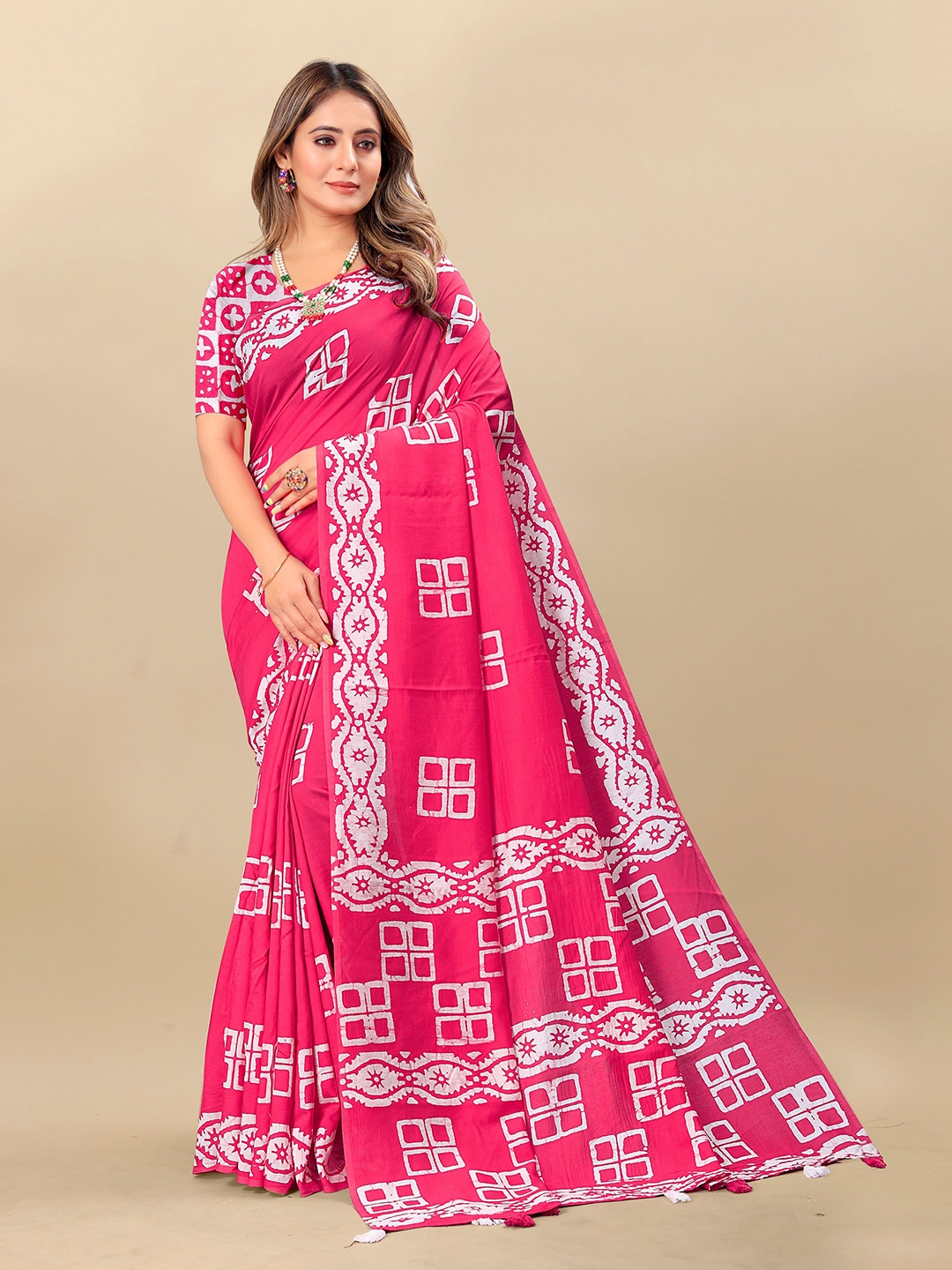 

VEDANT VASTRAM Batik Printed Satin Saree, Pink