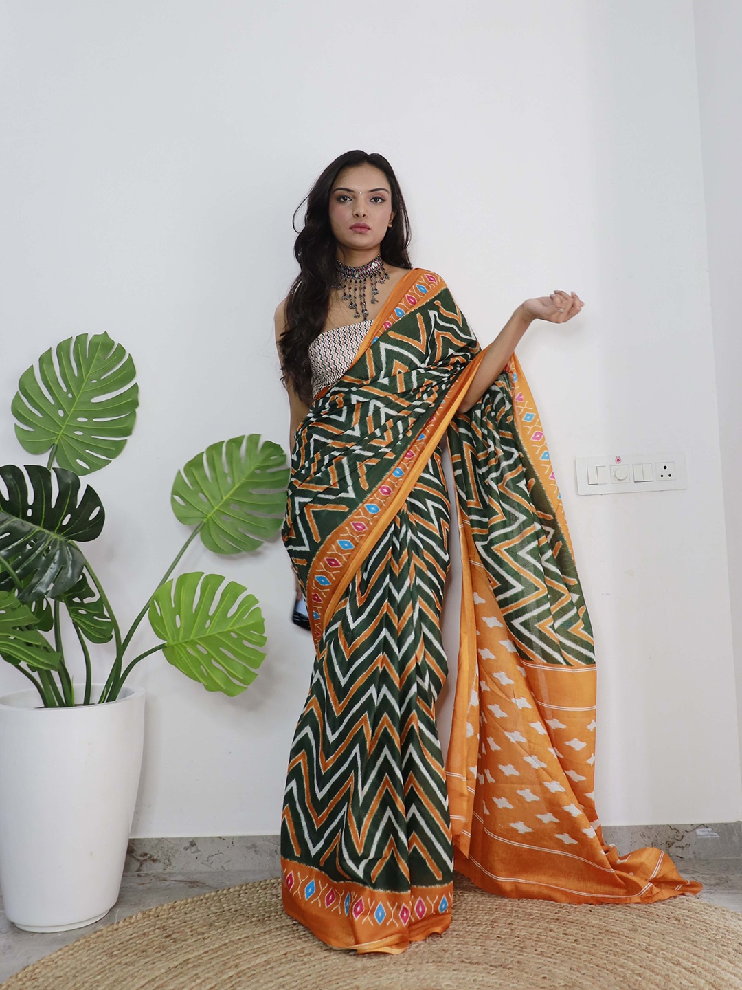 

VEDANT VASTRAM Geometric Printed Pure Cotton Block Print Saree, Olive