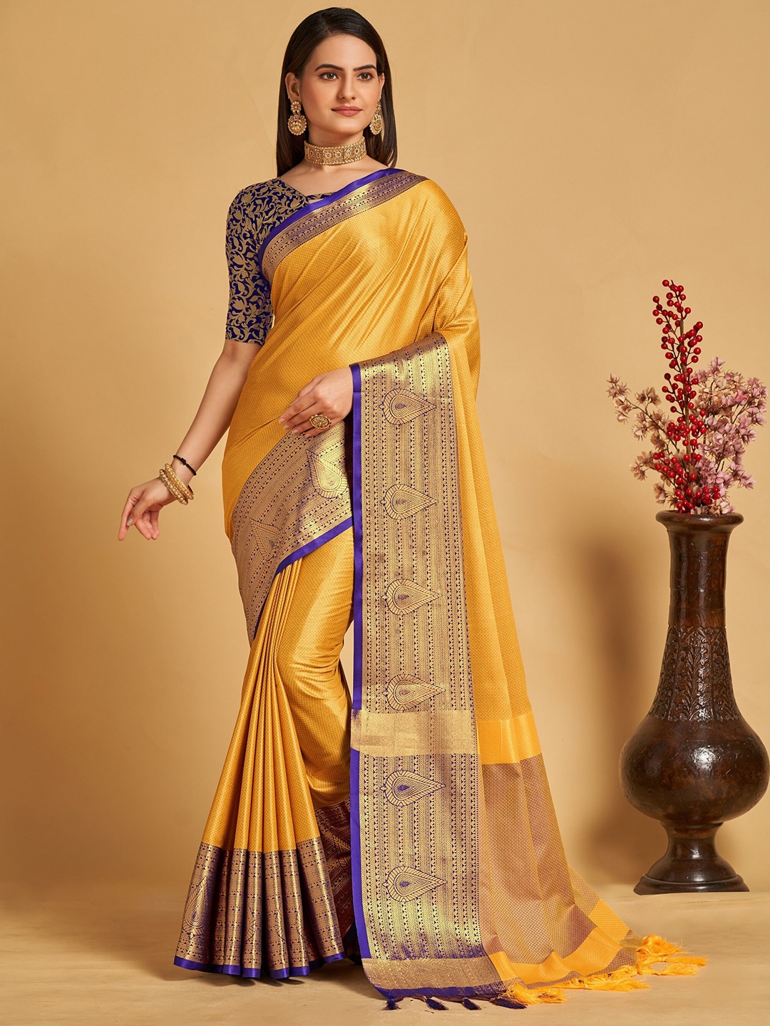 

VEDANT VASTRAM Geometric Woven Design Zari Banarasi Saree, Yellow