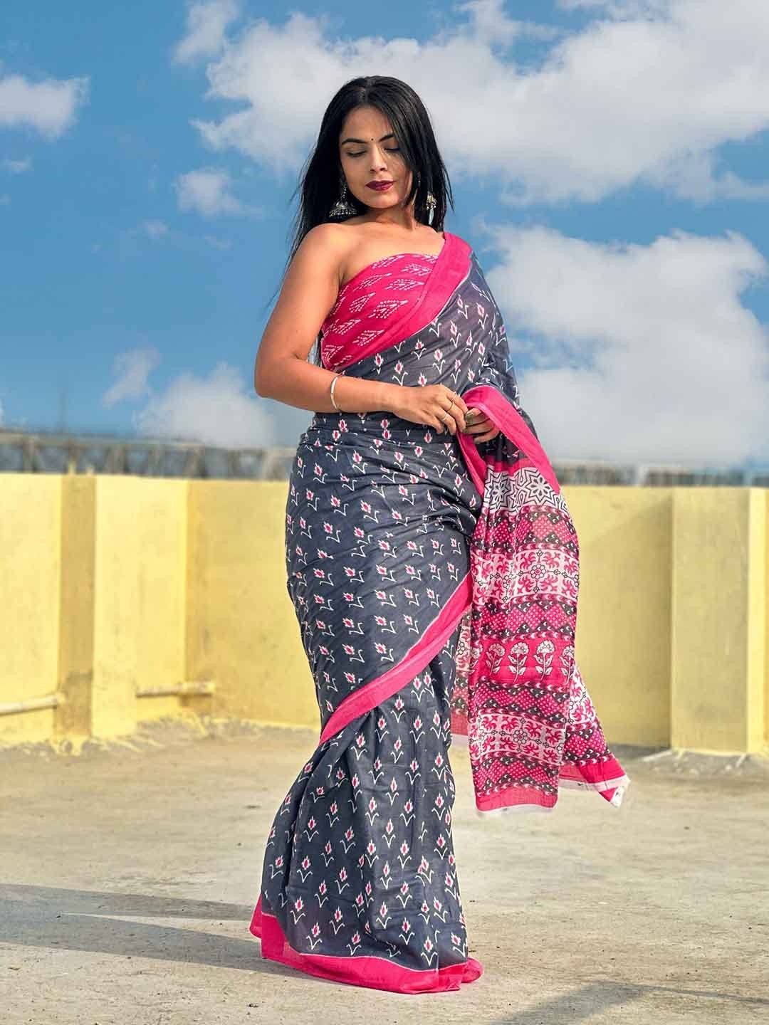 

VEDANT VASTRAM Ethnic Motifs Printed Pure Cotton Block Print Saree, Navy blue