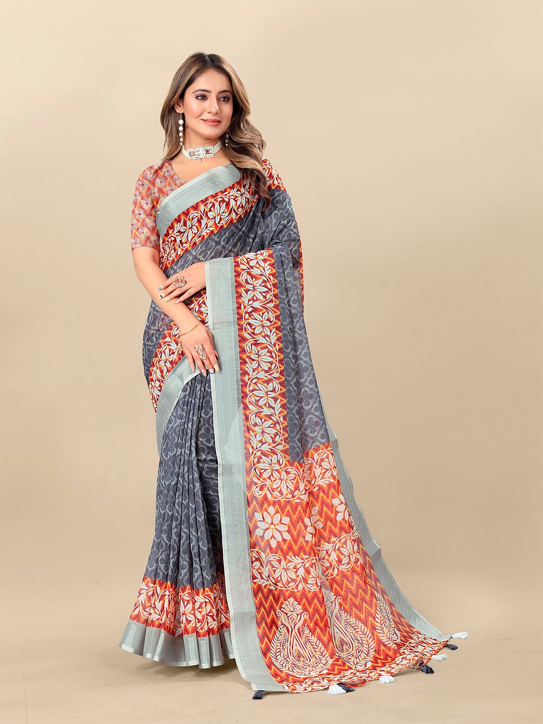 

VEDANT VASTRAM Ethnic Motifs Printed Pure Linen Saree, Grey