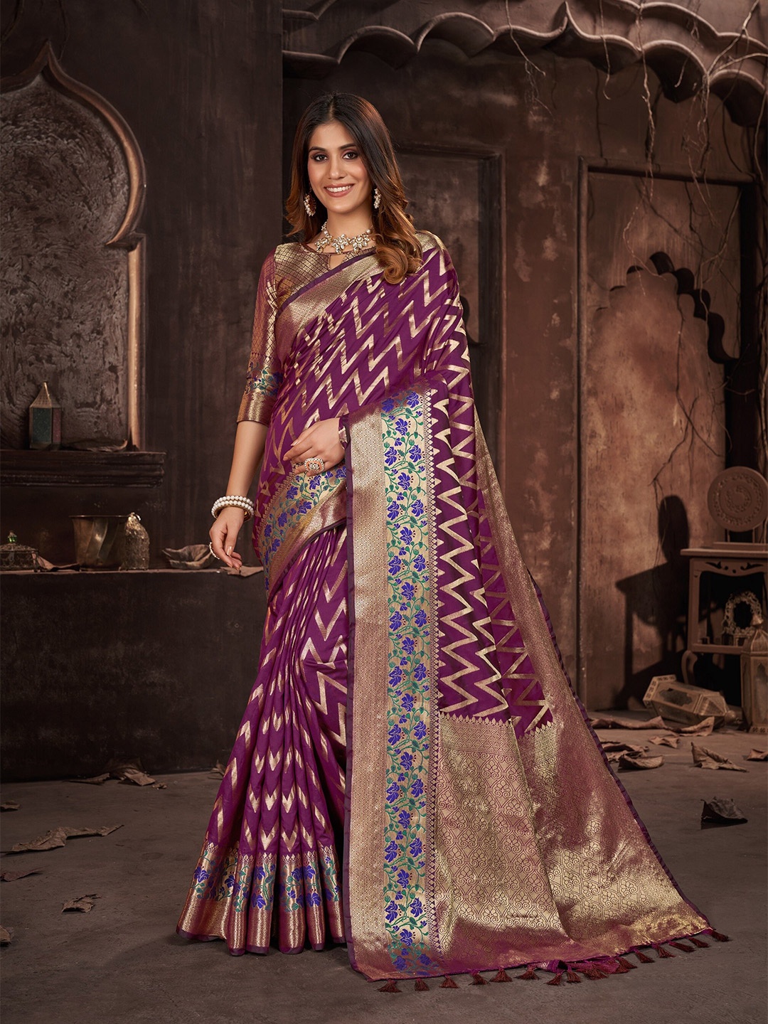 

VEDANT VASTRAM Woven Design Zari Banarasi Saree, Purple