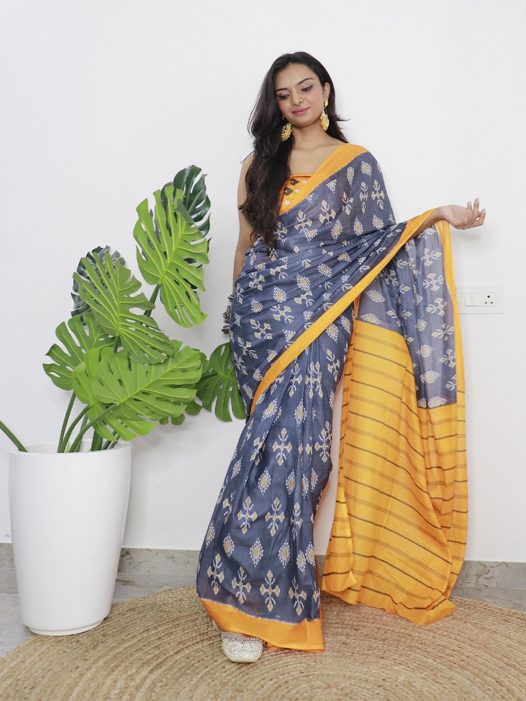 

VEDANT VASTRAM Ethnic Pure Cotton Block Printed Saree, Grey