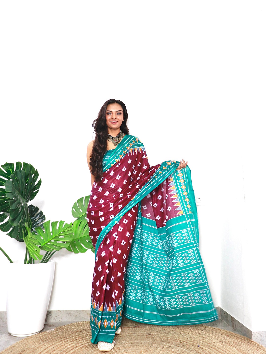 

VEDANT VASTRAM Ethnic Motifs Pure Cotton Block Print Saree, Maroon