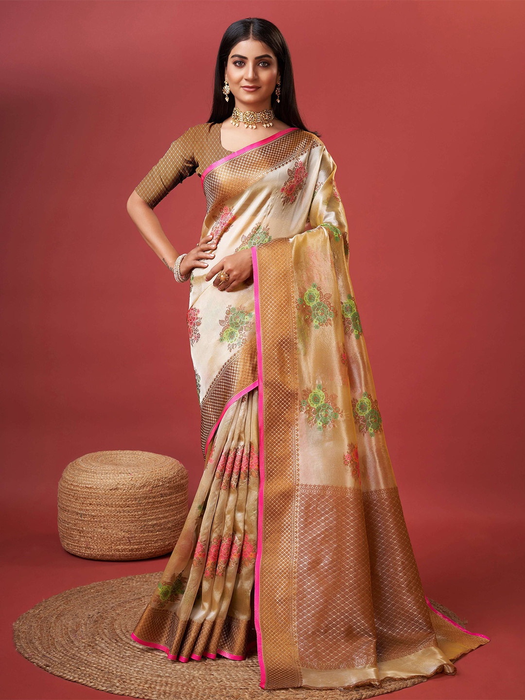 

VEDANT VASTRAM Woven Design Zari Banarasi Saree, Beige