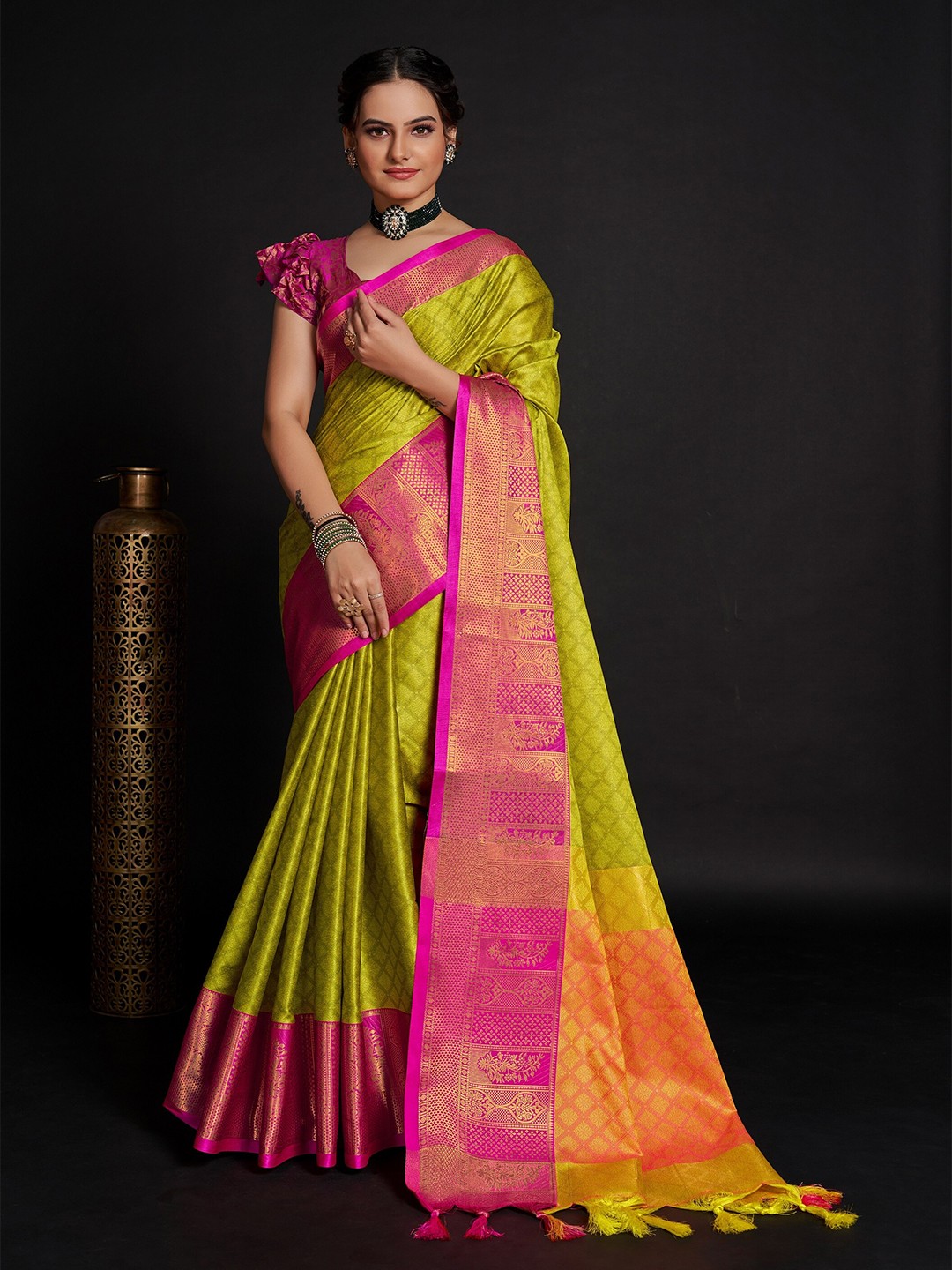

VEDANT VASTRAM Floral Zari Banarasi Saree, Lime green